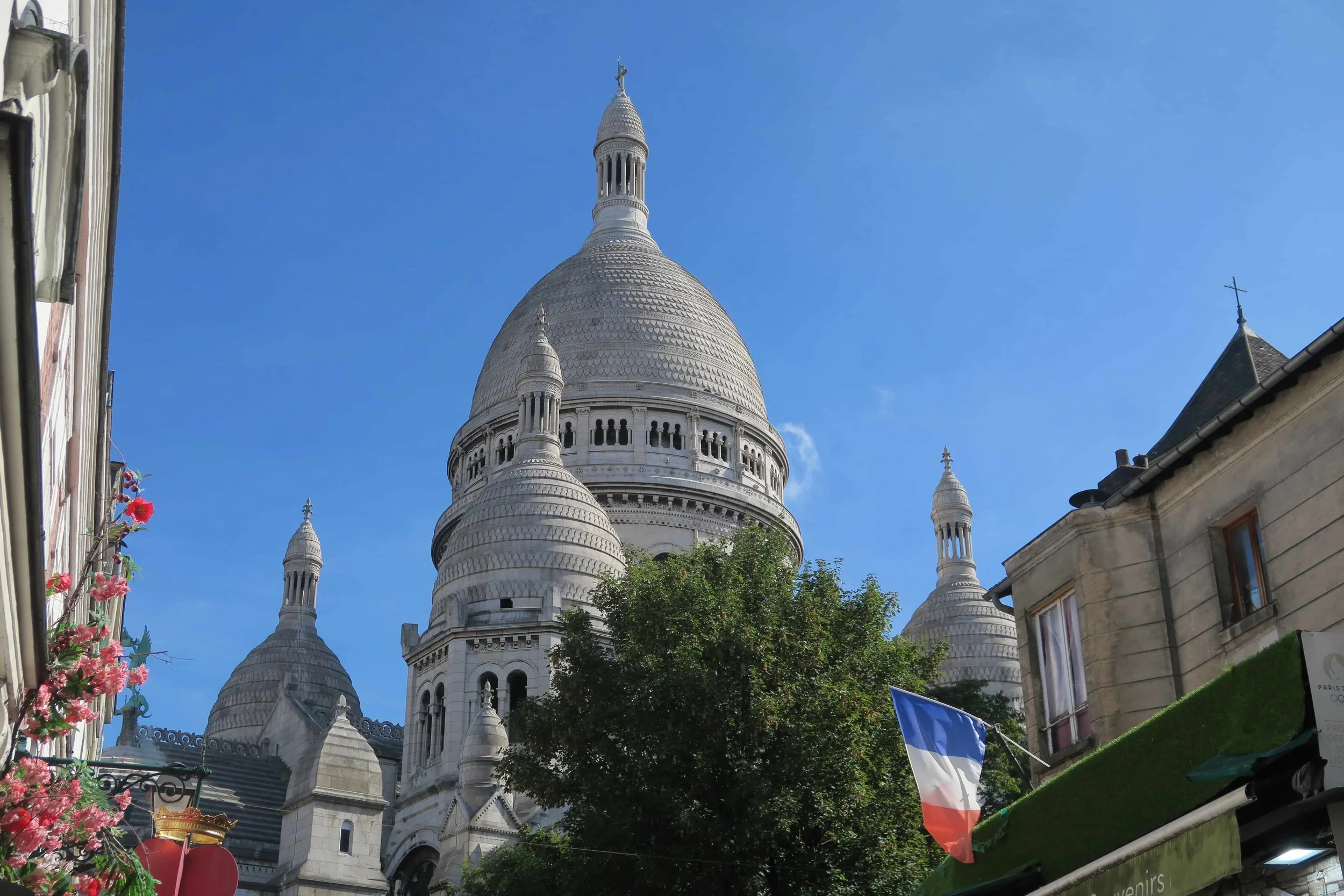 sacre coeur place du tetre french flag
