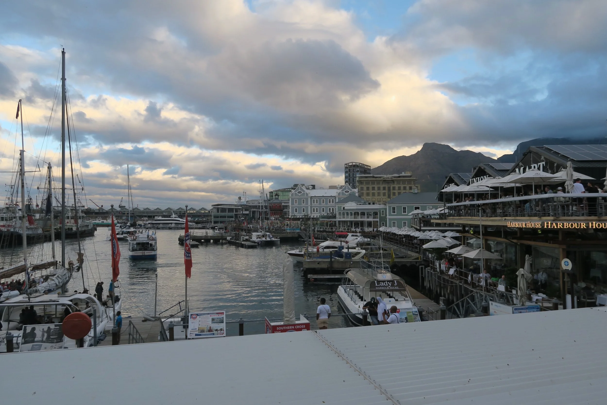 cloudy day v&a water front in cape town
