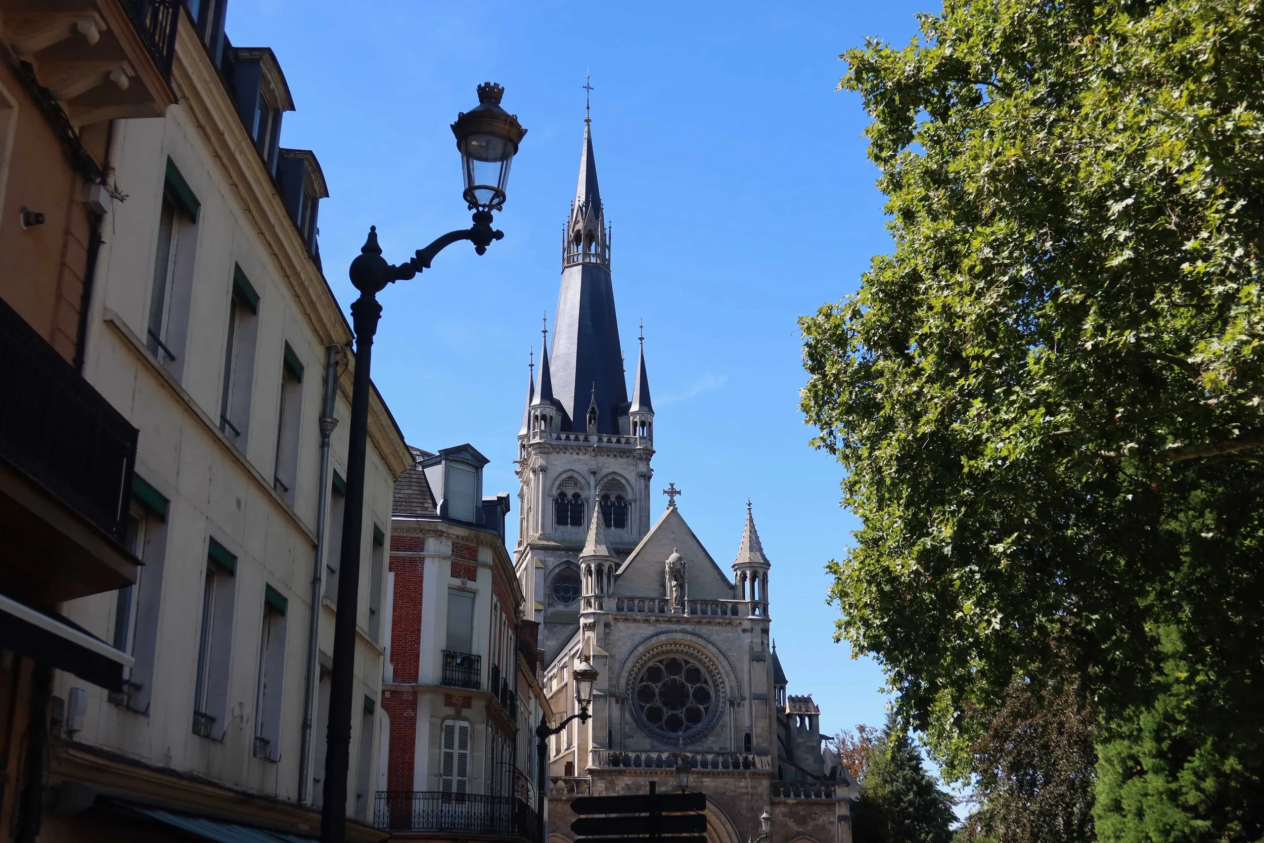 streets of epernay with church and big trees