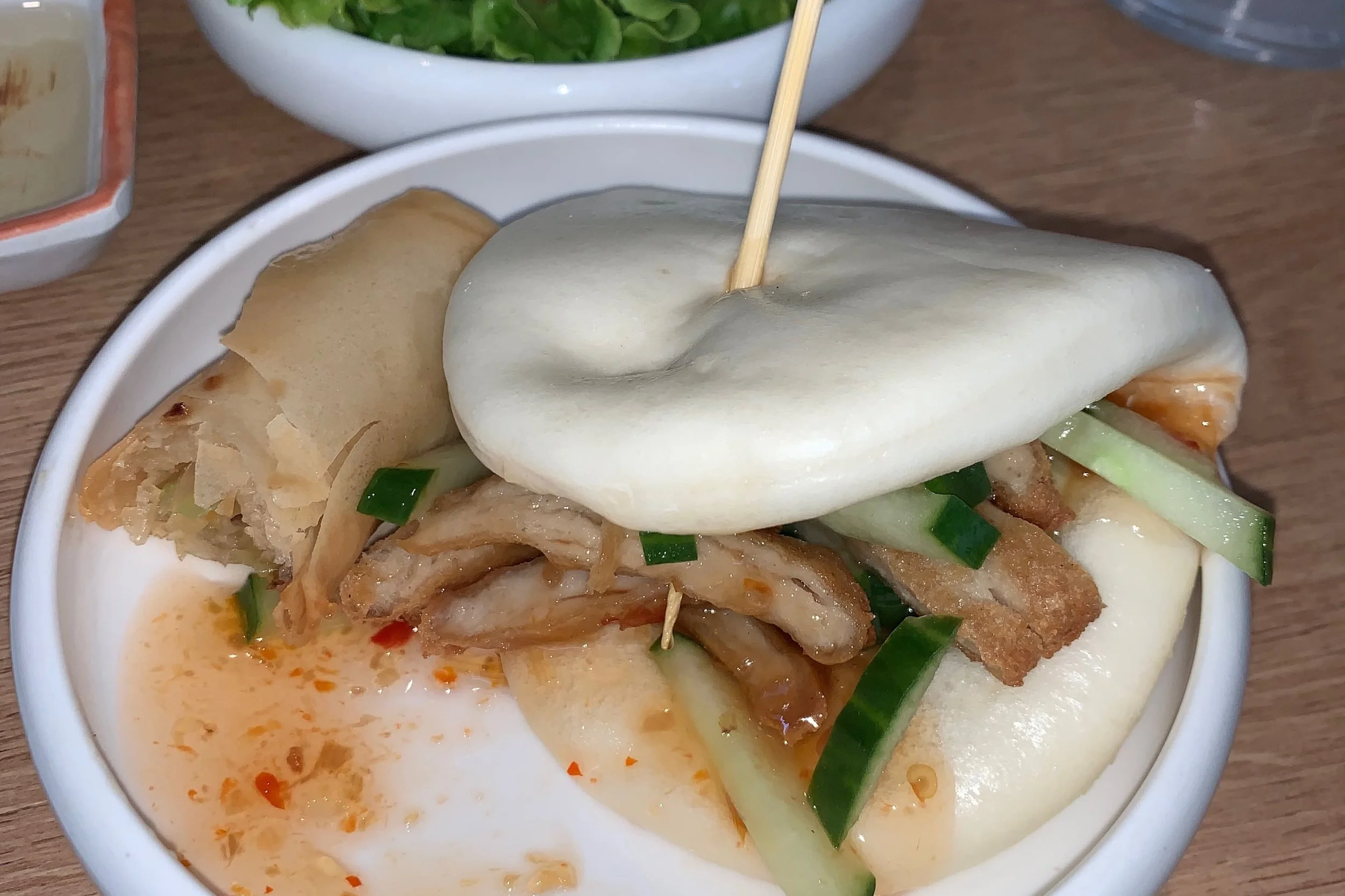 bao bun with chickn and cucumber