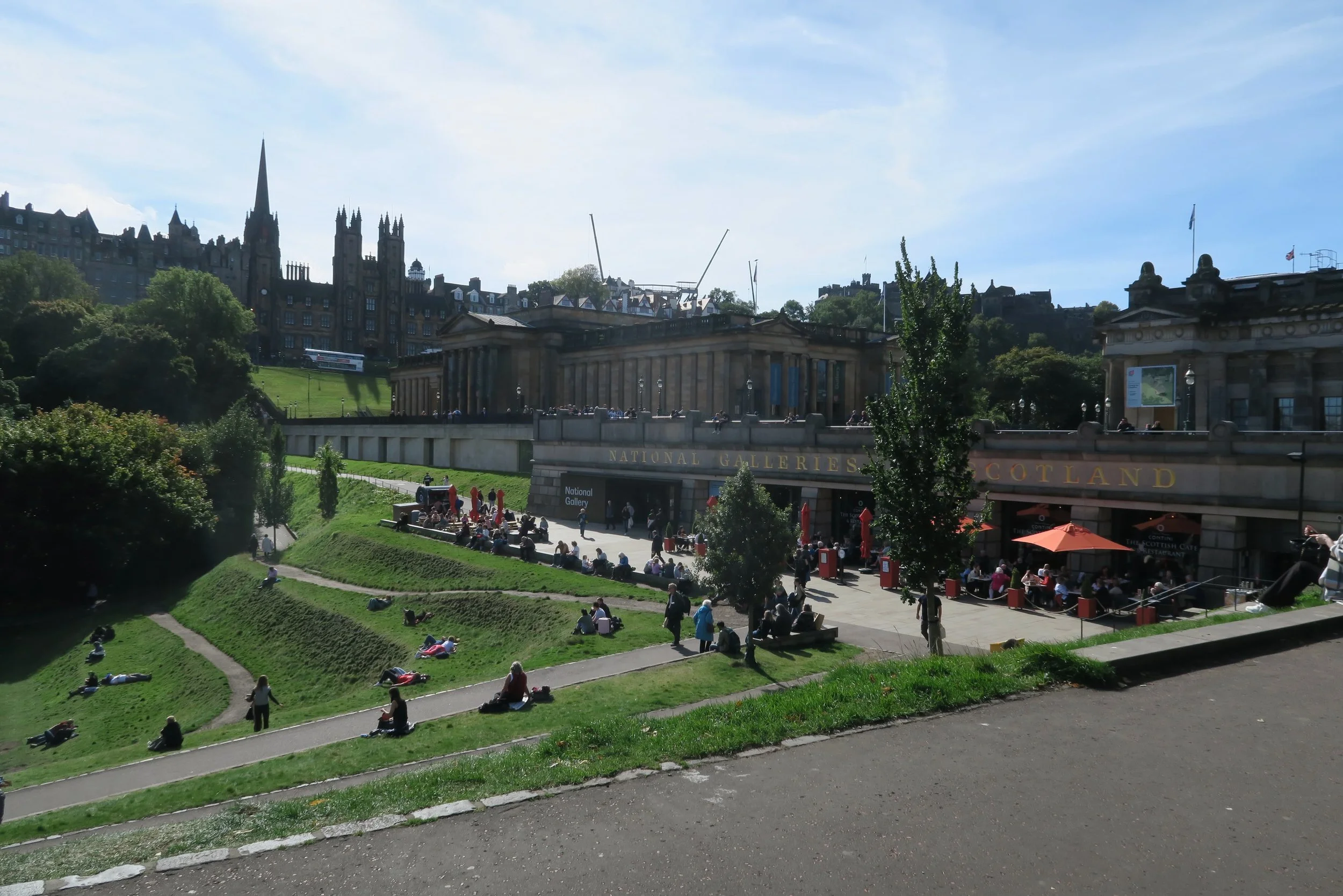 princess gardens in edinburgh big green space and sun