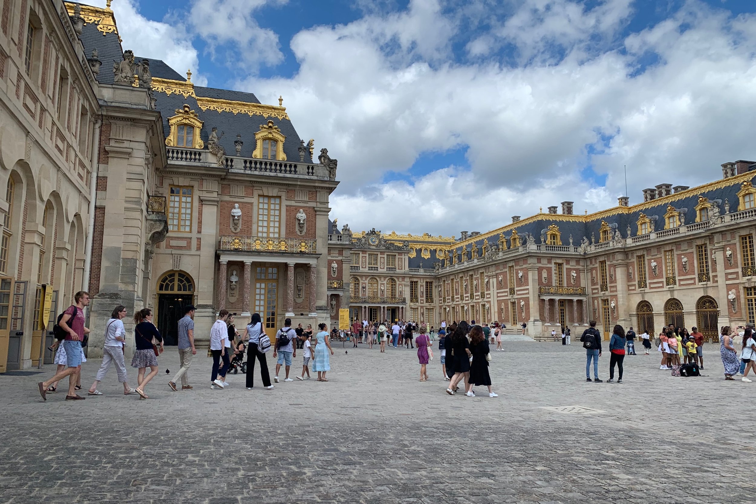entrance to castle of versailles