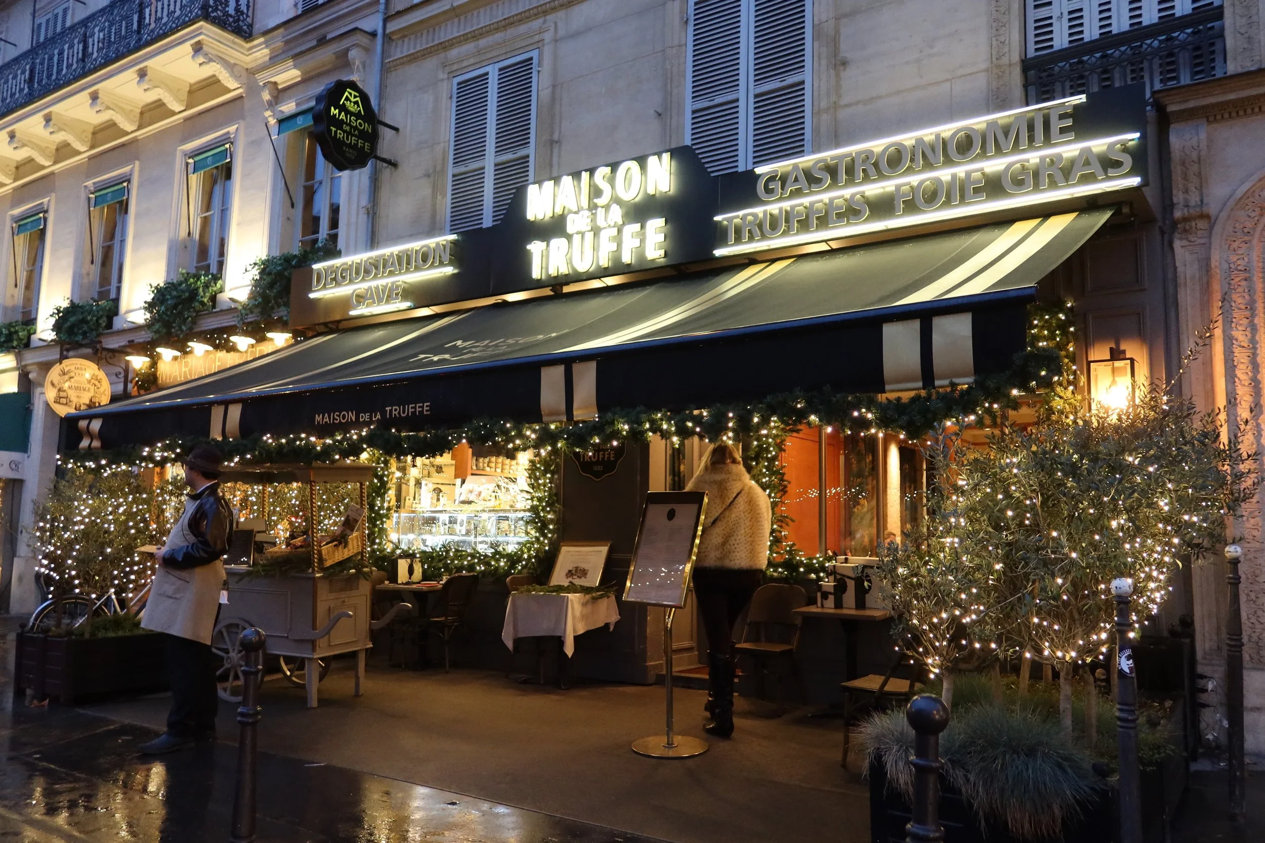 maison de la truffe at night