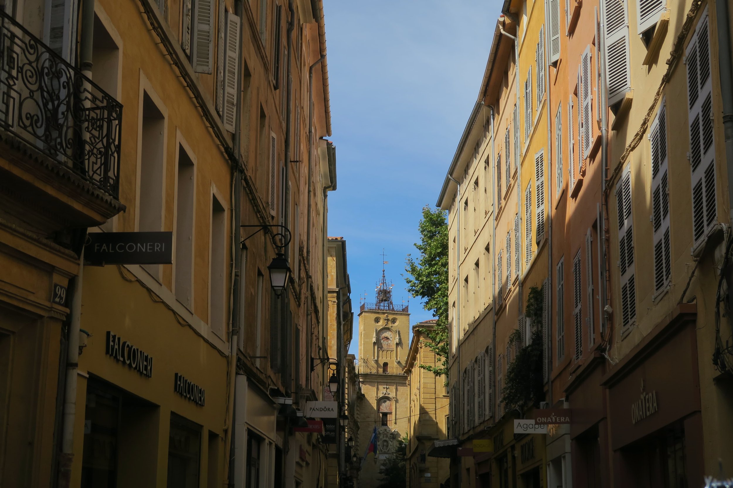 Exploring the golden streets of Aix-en-Provence