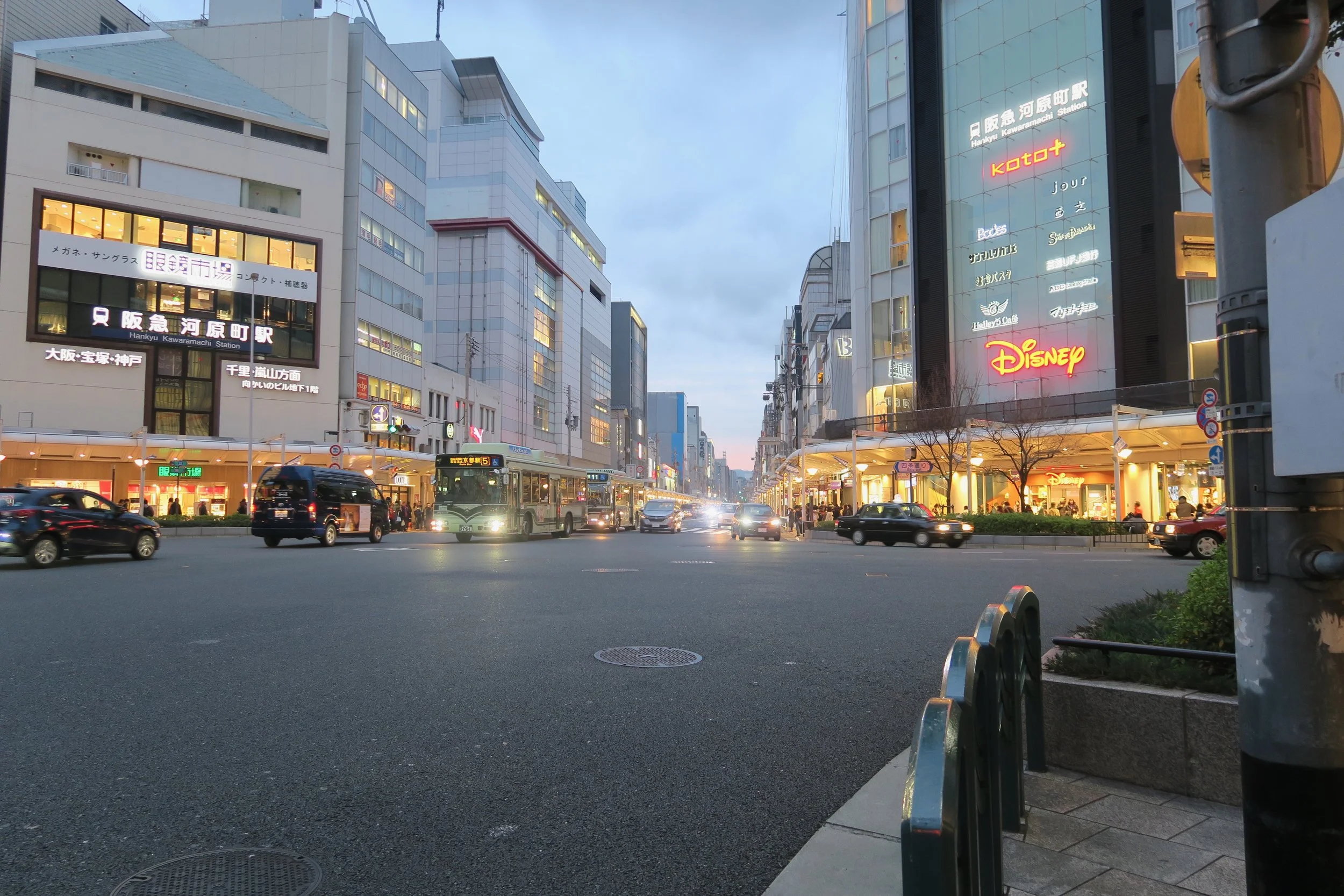 Street view of Kyoto at dusk
