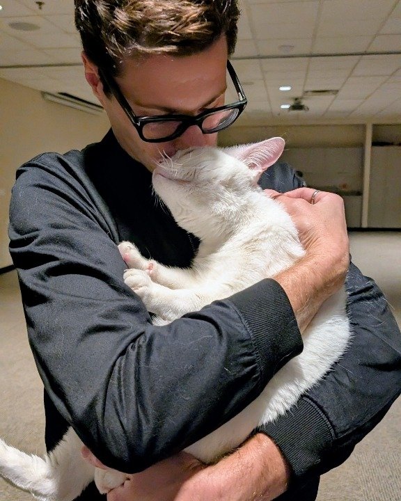 🤍 Did you know that I've been holding Cats on Mats classes for 7 years?? I'm pretty proud of only adopting 2 kitties out of the program... But how could I say no to this wonderful sweetheart?! 😻🤍

Join me this week at @wavesyogastudio for:
Monday 