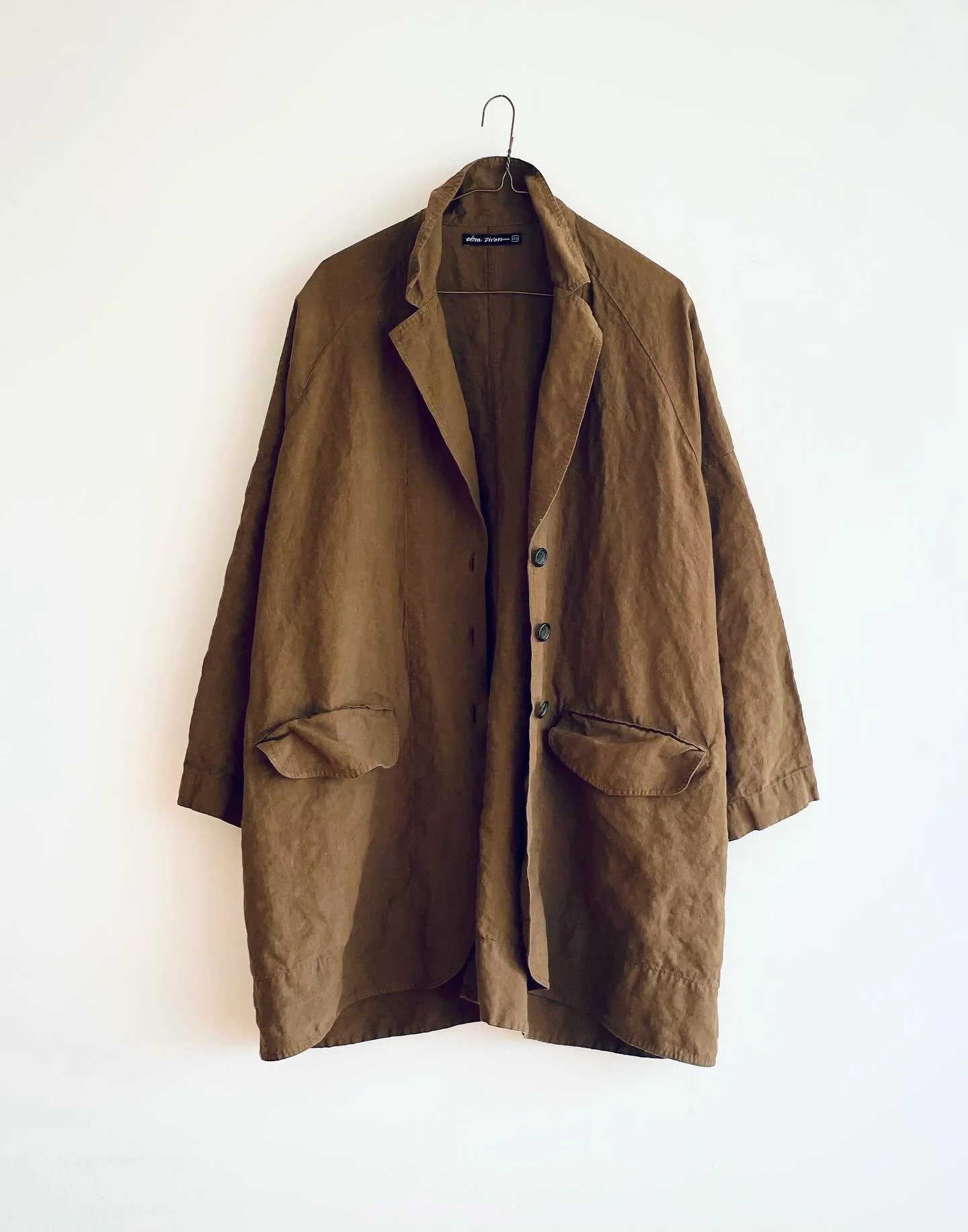 &hellip;The Riley Jacket
Easy to wear over layers,
perfect for this weather. 
100% Hemp fibre in khaki. 
Available also in heavy grey linen. 
Come see it at the popup!
Oct 25 &amp; 26 @habittradingco 

and soon online&hellip;. 
ebra@ziron.ca