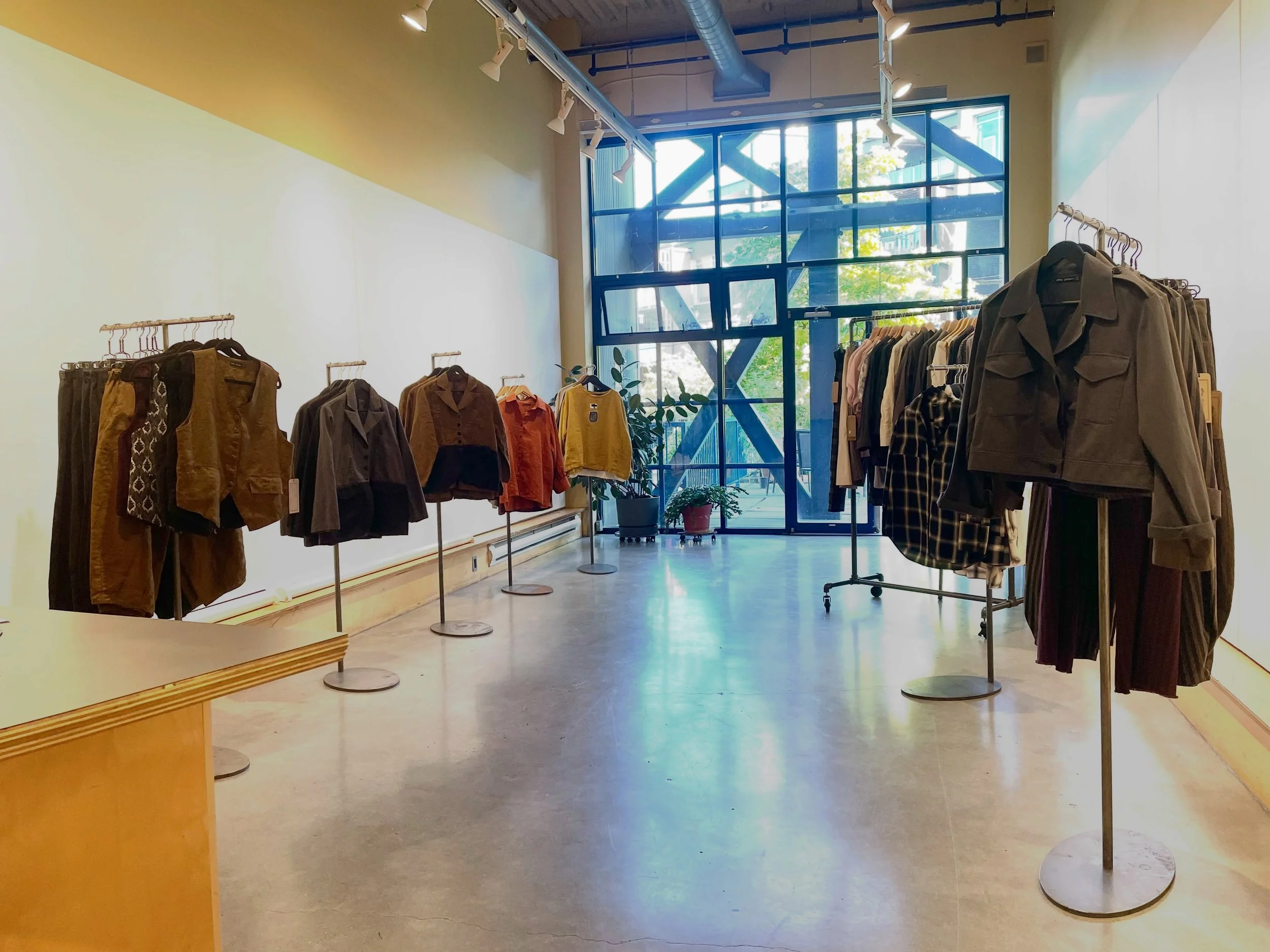&hellip;.TODAY SUNDAY OCT 4th! 

Day 2 of our Popup! 
Such a gorgeous day!
Come by &amp; say hello. 
We&rsquo;d love to see you! 
We&rsquo;ll be there from 10:00 - 4:00
 
The ARTWORKS BUILDING
237 East 4th Ave 
just east of Main