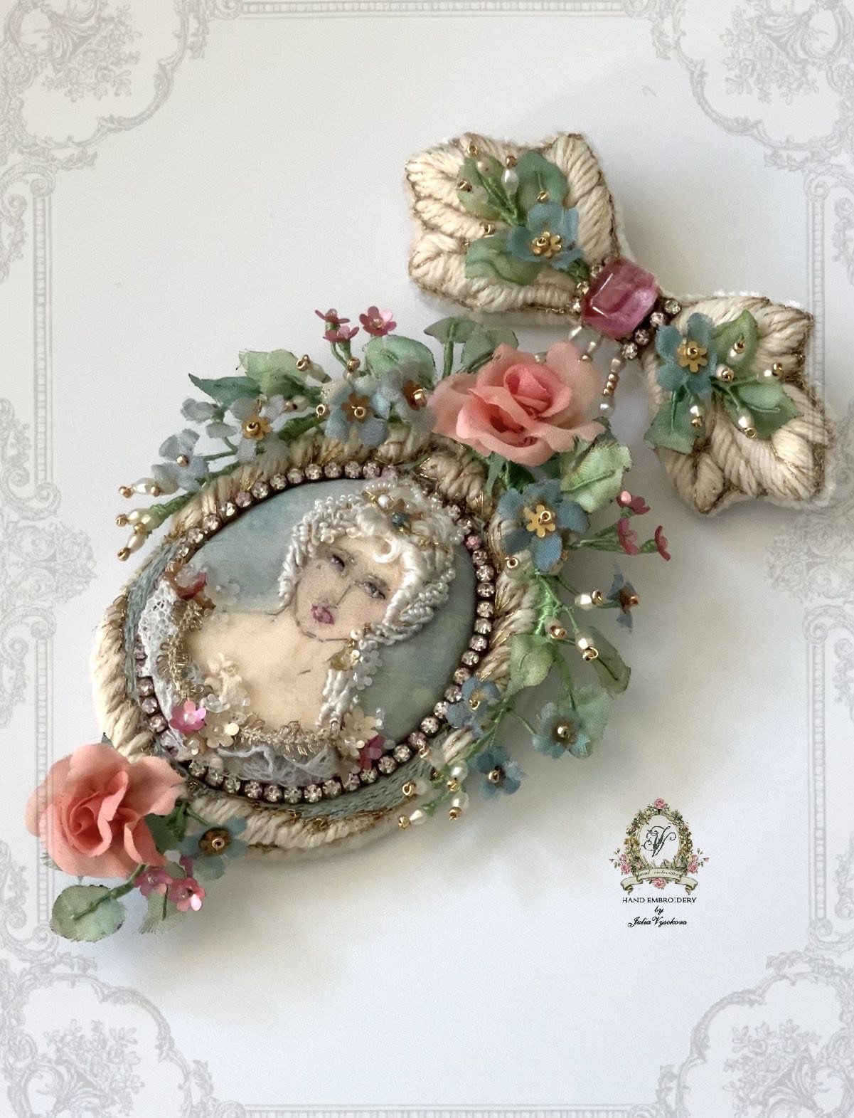 Embroidered Brooch "Marquise"