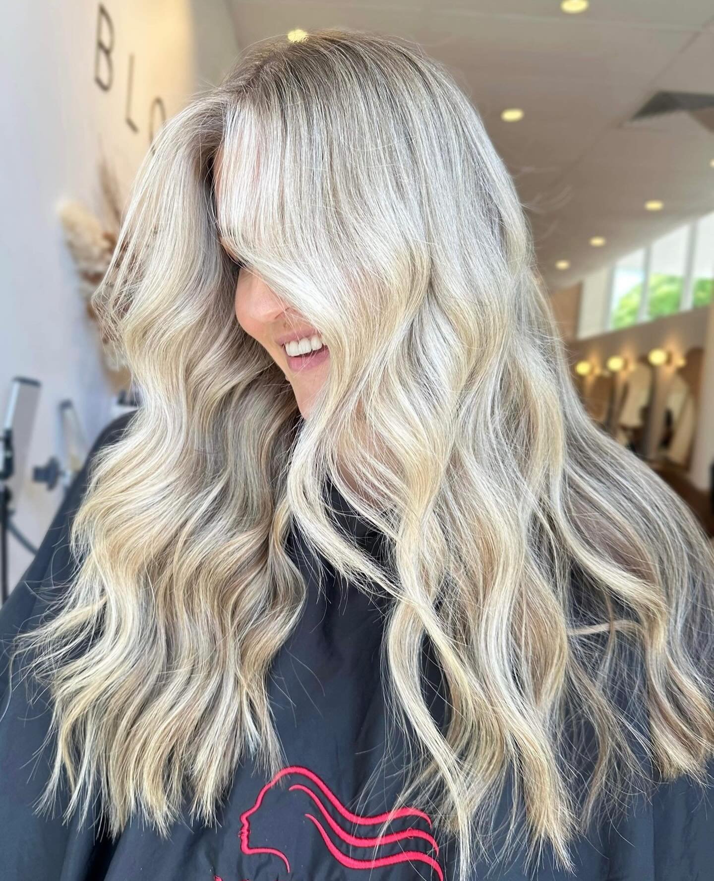 DREAMY LIVED IN BLONDE 🤍 All of our favourites in one look 〰️ soft grow out, bright ends and low maintenance! 

#WellaProANZ #AskForWella #WellaSalon  #brisbanesalon #brisbanehairstylist #blondehair #wellahair #brightblonde #icyblonde #cooltonedblon