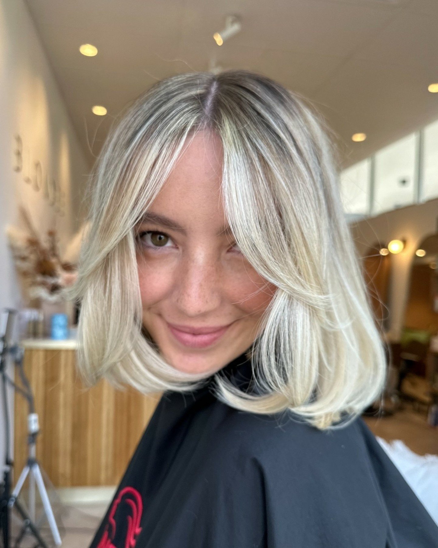 OK NEW OBSESSION 〰️ Bouncy bobs!?!?! 🤍 @cat_blondee this style is everythingggg 😮&zwj;💨✨

#WellaProANZ #AskForWella #WellaSalon #WellaPassionistasANZ  #brisbanesalon #brisbanehairstylist #blondehair #wellahair #brightblonde #creamyblonde #blondebo