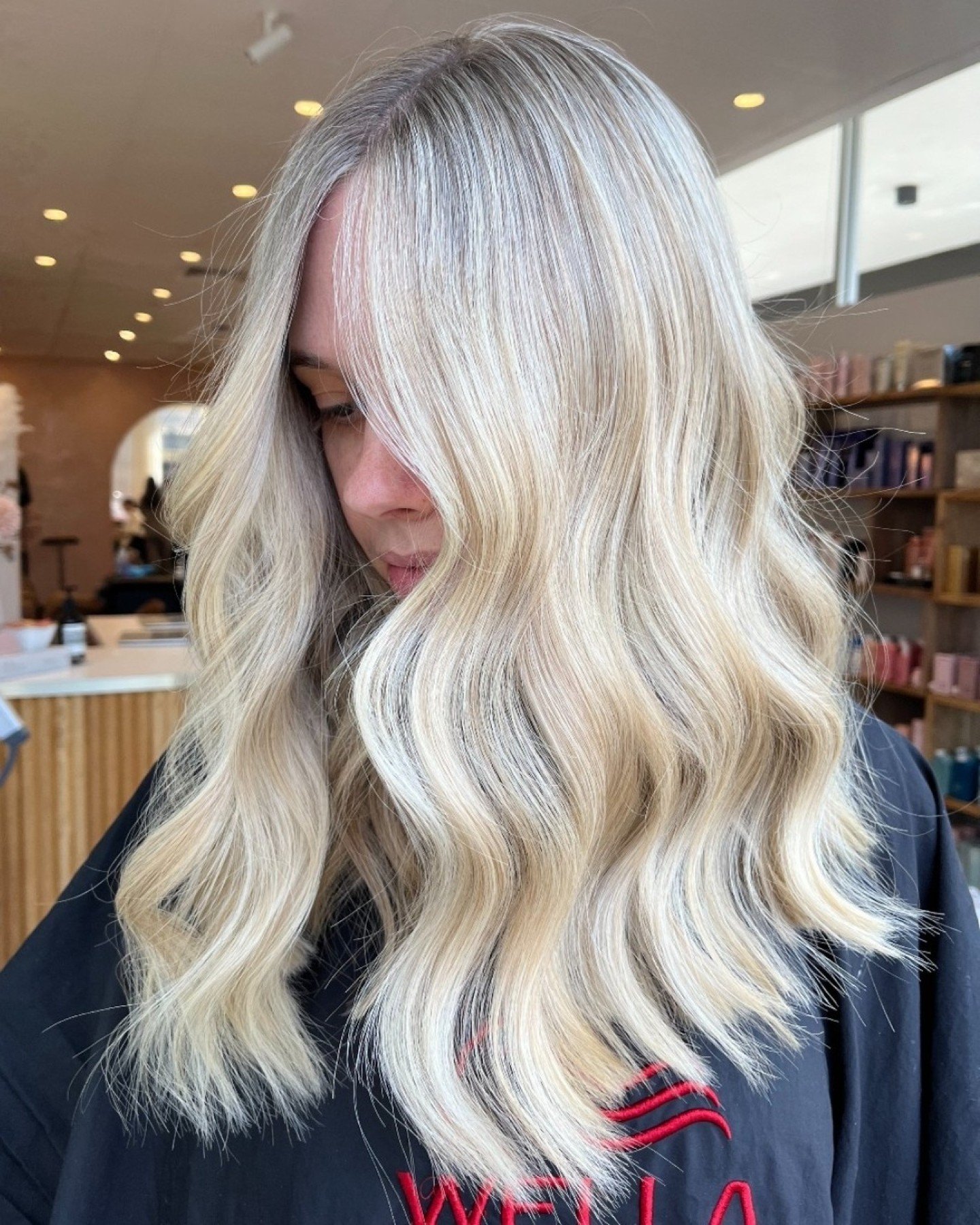 THE PERFECT BLONDE ✨ Senior Stylist @jessica__blondee killing it once again!!! 

SERVICE BREAKDOWN 〰️
🤍 Half head of highlights
🤍 Toner
🤍 Root shadow
🤍 K18 treatment
🤍 Haircut, blowdry &amp; style

SAVE THIS 〰️ For your bright blonde inspo!

#We