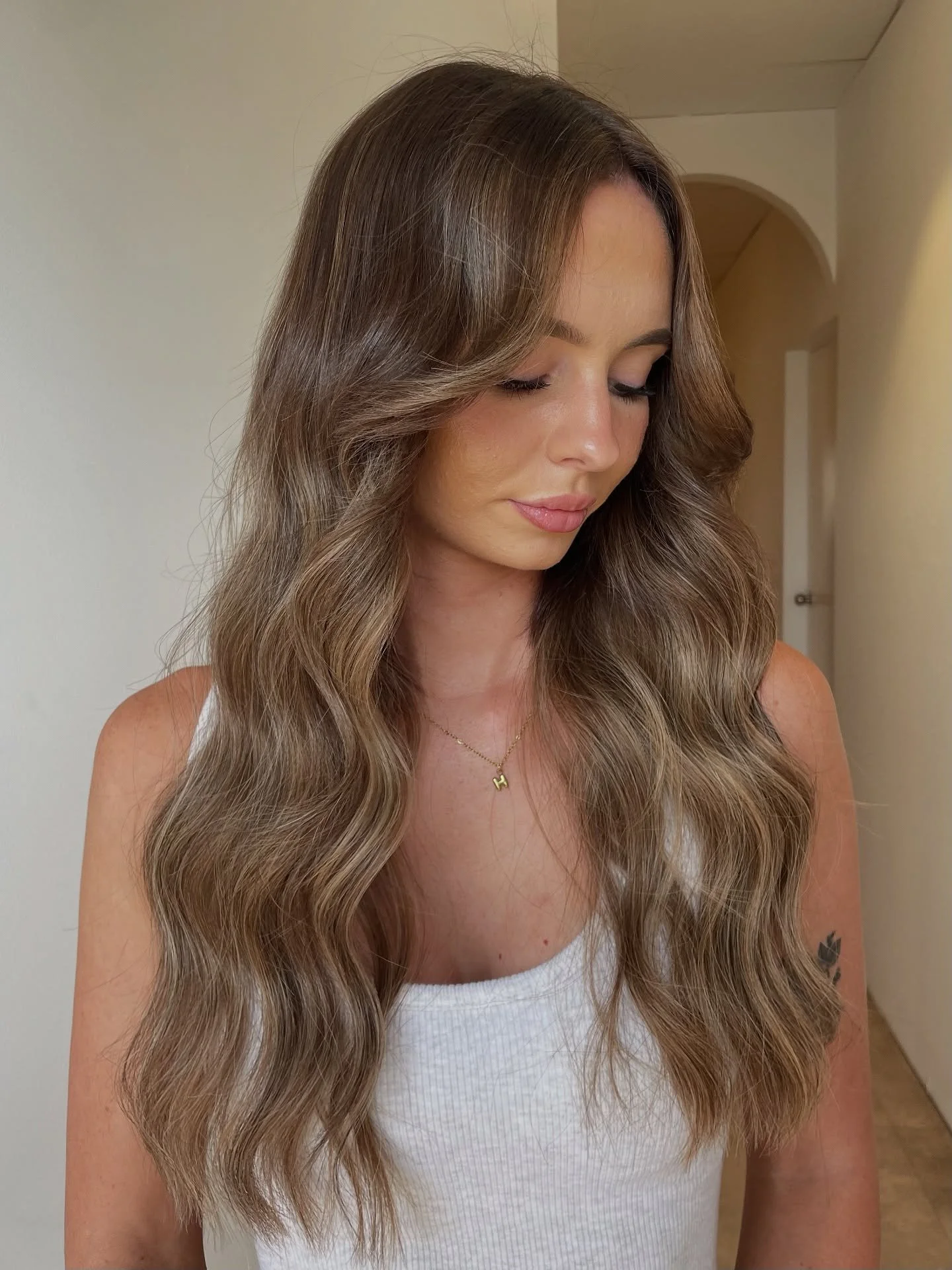 Did someone say dimensional brunette? 🤎💫

@holly_blondee creating the perfect colour for summer! 

🏷️
#blondee #blondespecialists #blondesalon #brisbanebestblondes #morningside #newstead #burleigh #goldcoastblondes