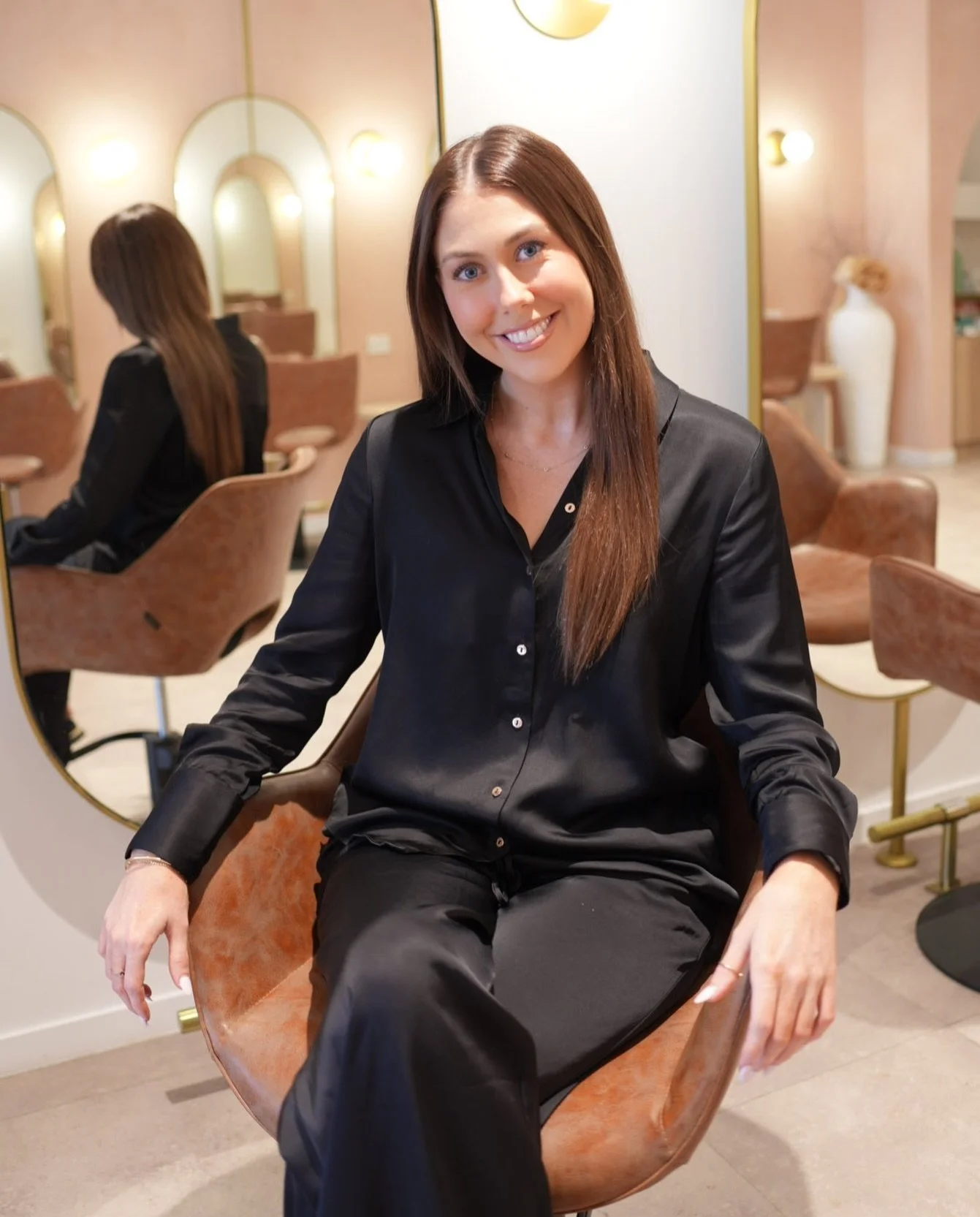 Meet Kirah 🤍

With 3 years of industry experience, Kirah&rsquo;s favourite thing behind the chair is creating beautiful blondes and helping her guests feel their absolute best. She&rsquo;s excited to continue refining her skills, expand into extensi