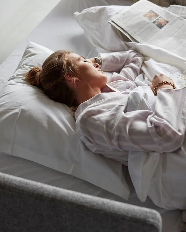 Struggling to sleep during the heatwave? If you missed out on a good night's sleep, here's ten tips to keep you cool throughout the night!⁠ 💤⁠
⠀⁠
▪️ Keep fresh air circulating around your room &ndash; open any windows and doors to create a draught.⁠