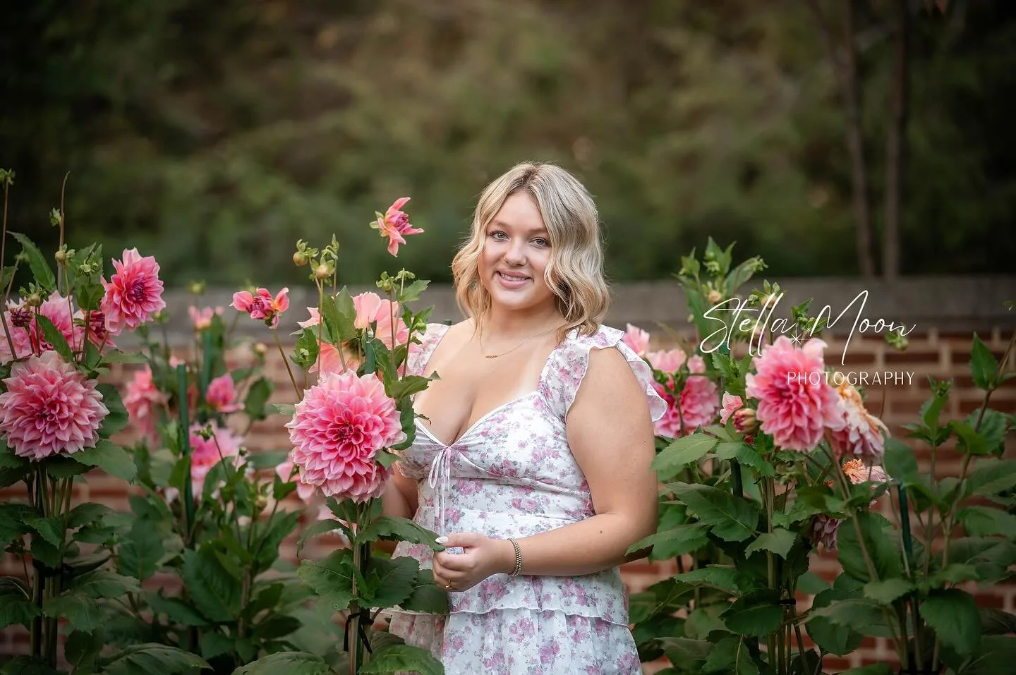 Had an amazing  night last week with this beautiful senior!  Bella is the last of 3 sisters I&rsquo;ve had the opportunity to photograph&mdash; all beautiful humans inside and out!! We had a gorgeous sunset and stunning moonrise at the beach and even