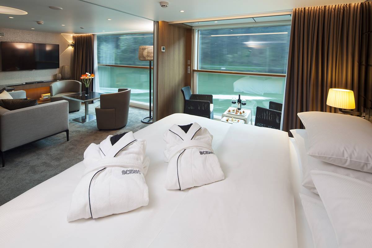 sc-suite-royalBalconySuite1.jpg
