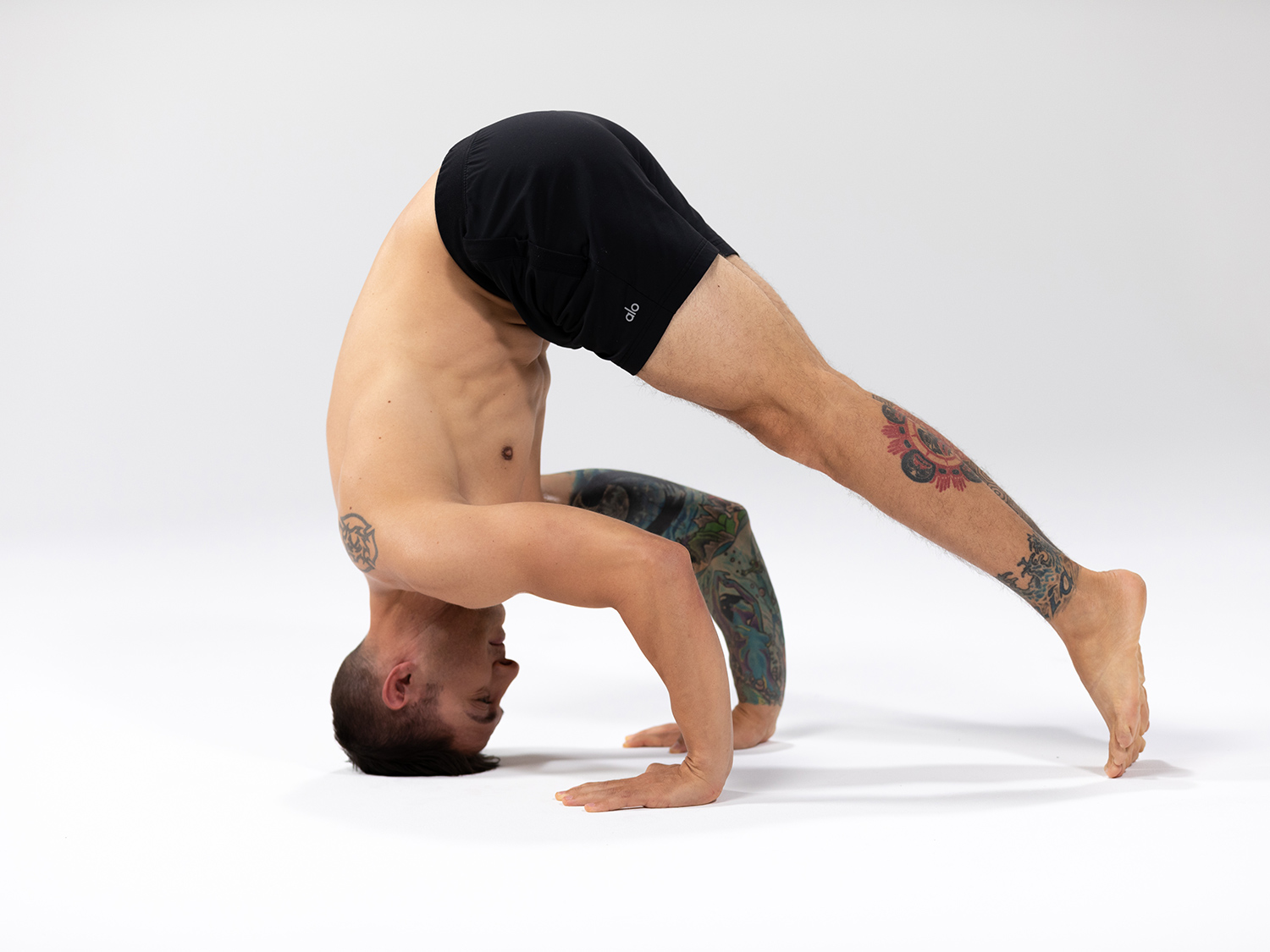 How to do a Headstand - Yoga Tutorial — Alo Moves