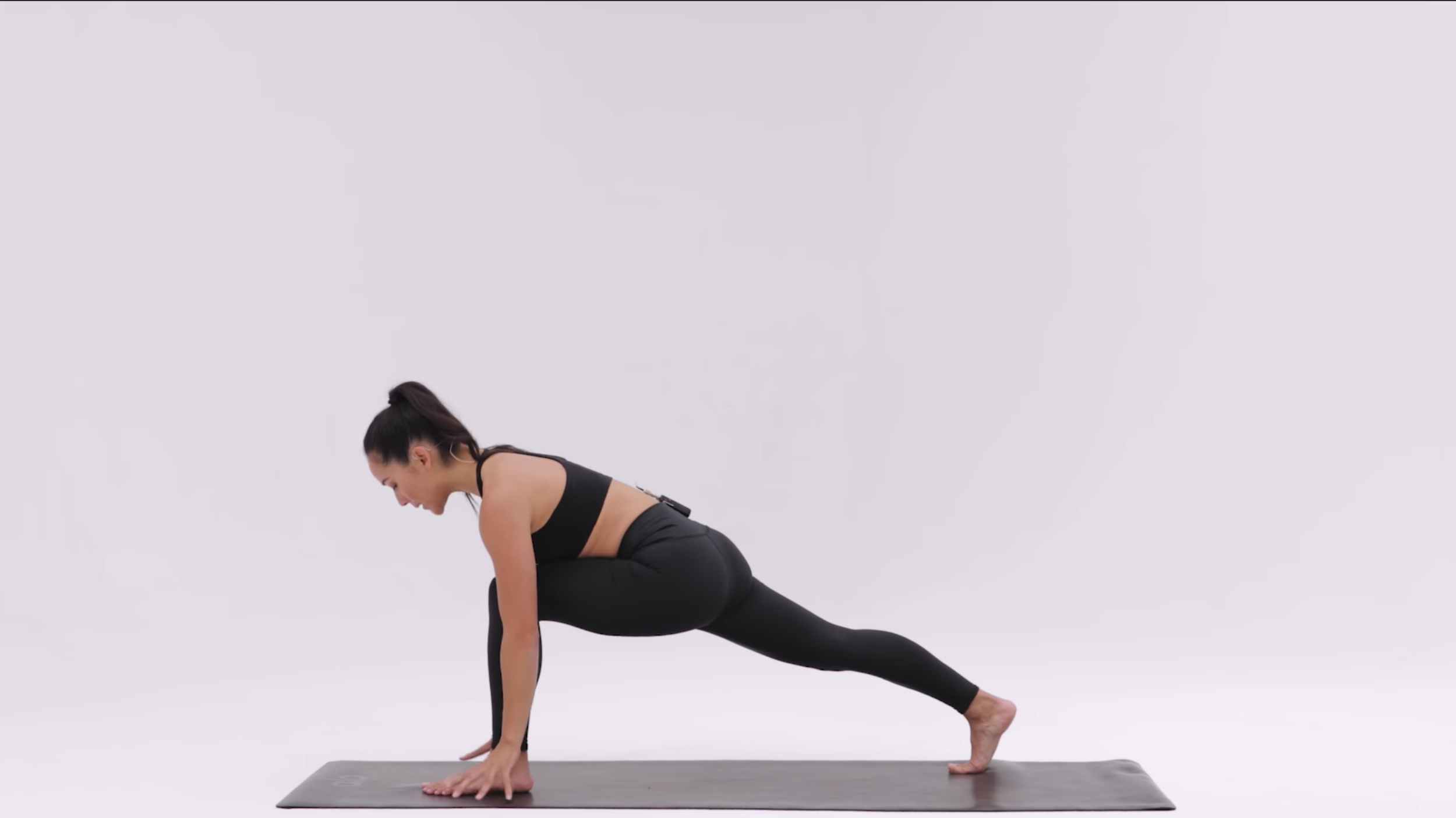 How to Do Crescent Lunge - Yoga Tutorial — Alo Moves