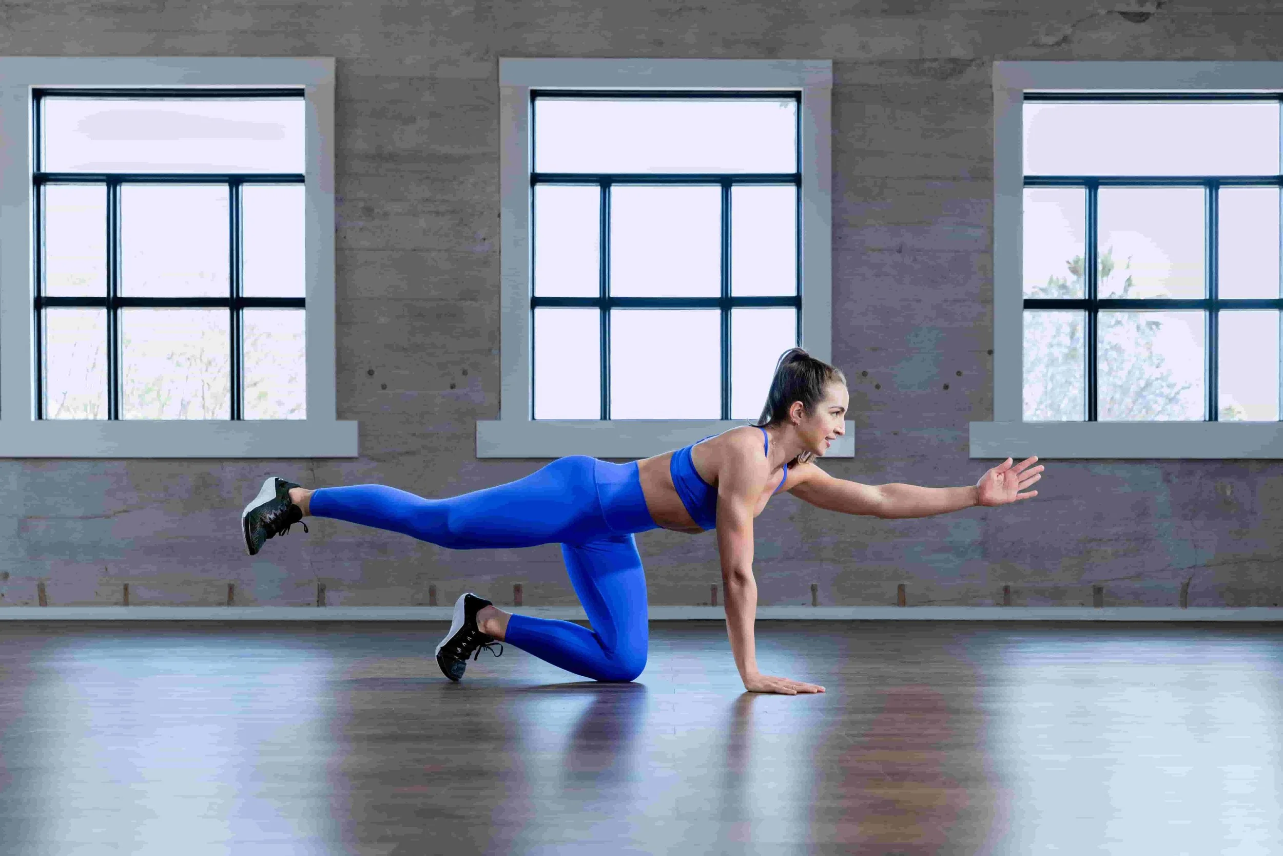 8 Deep Core Exercises to Improve Your Strength — Alo Wellness Club ...