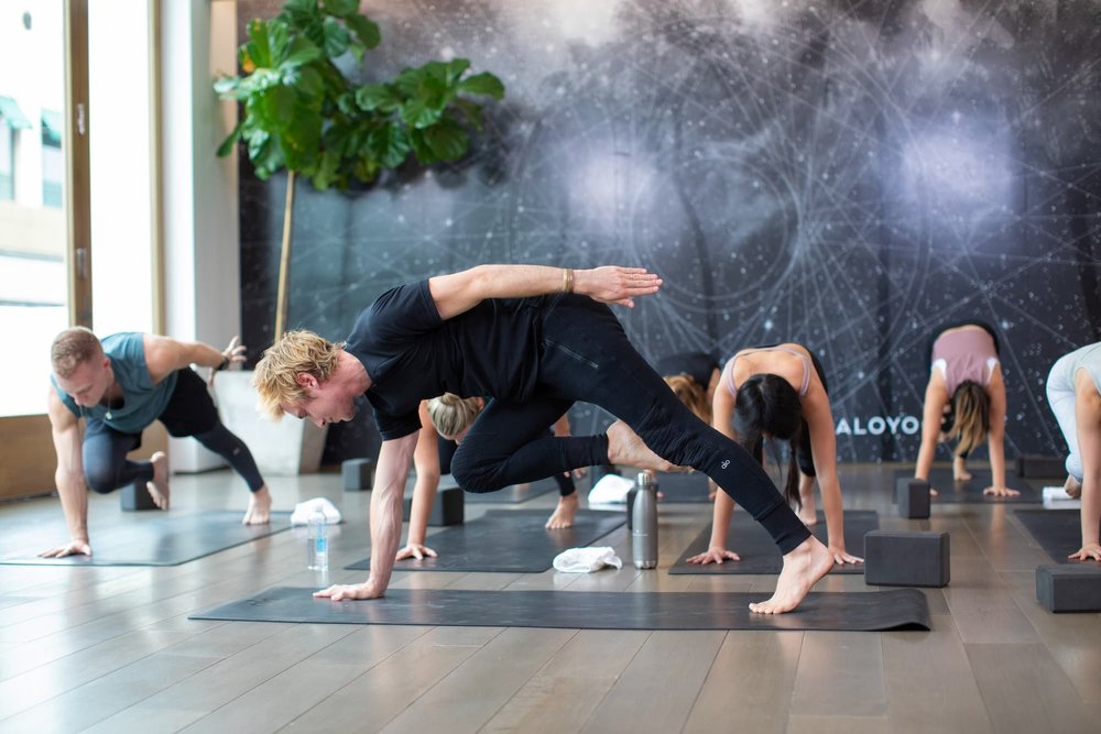 Yoga for Abs: 8 Classes for a Stronger Core — Alo Wellness Club | The Blog