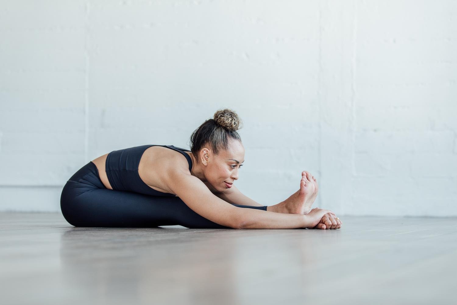 7 Best Yoga Poses for Strong Abs and Core | The Fox and She