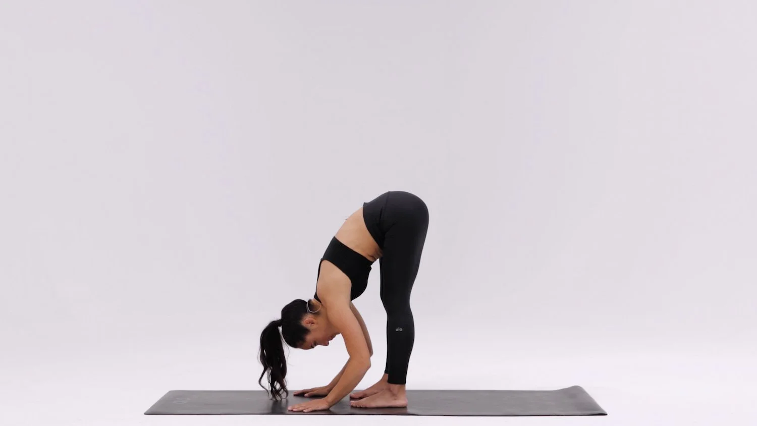 How to Do Standing Splits Pose in Yoga — Alo Wellness Club | The Blog