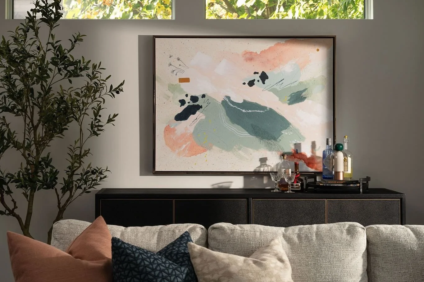 Sunlight, art, and a perfectly stocked bar &mdash; name a better combo. ☀️🥂
When my clients moved into this home, we wanted each area to feel intentional yet effortless.
This corner became one of their favorites &mdash; proof that thoughtful styling