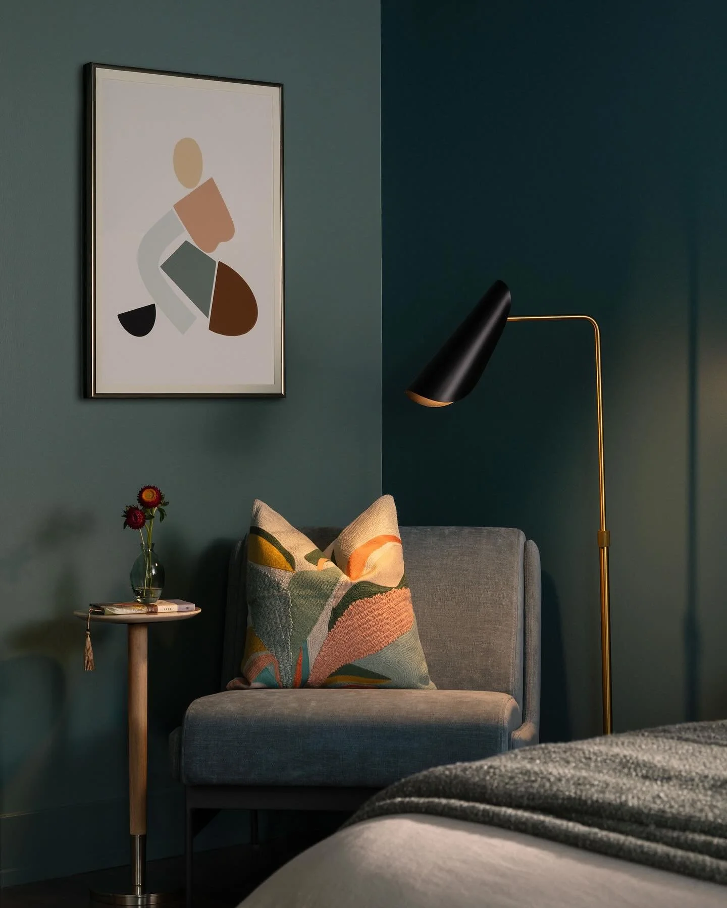 Moody doesn&rsquo;t mean dark &mdash; it means depth. Layered tones and soft light bring warmth and character to this cozy nook.
&zwnj;
.
.
.
&zwnj;
Project: Carleton Ave.
📸: @jordannbrown_imaging
&zwnj;
&zwnj;
&zwnj;
&zwnj;
#OttawaHomes #MoodyInter