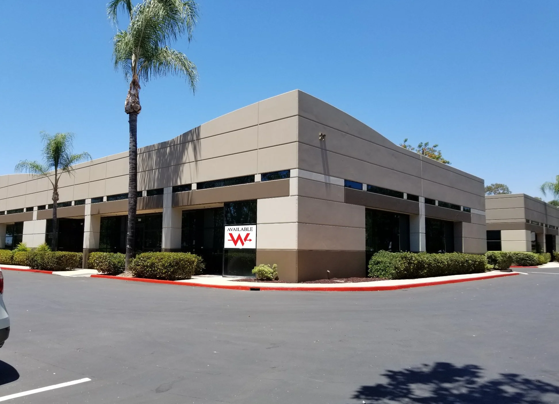 3,144 sf Office &amp; Warehouse Suite For Sublease in Lake Forest