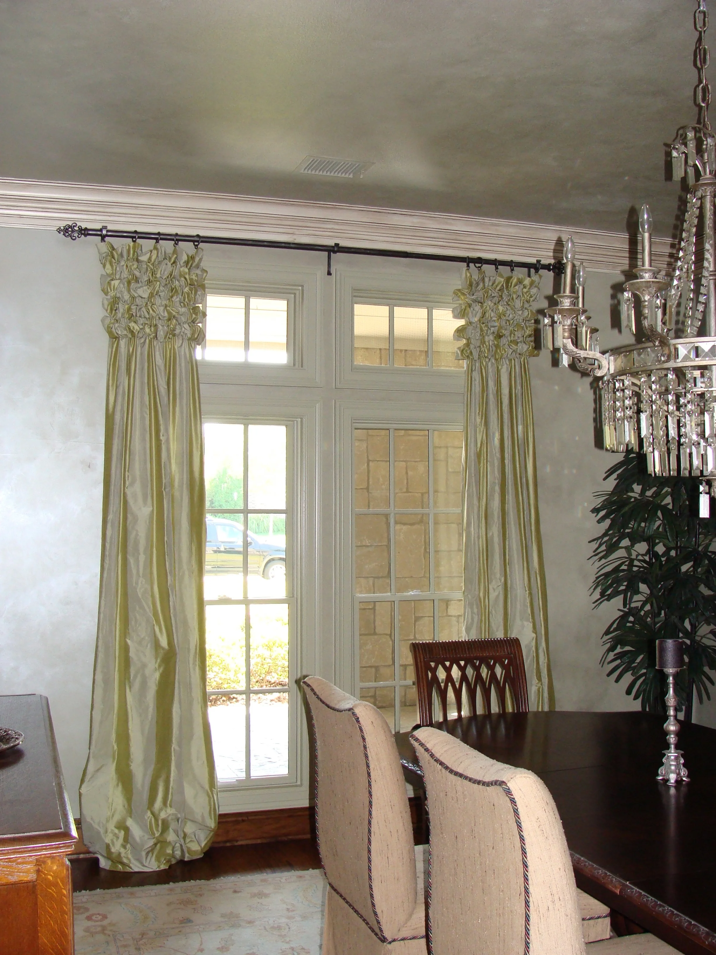 Subtle Candlelight Faux Finish with Glazed Molding