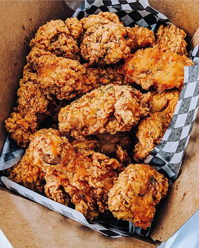 HAPPY FRI-DAY 🐔 Korean Fried Chicken has to be hands-down the best kind of fried chicken🔥⠀
.⠀
.⠀
.⠀
.⠀
.⠀
.⠀
EVENT INFO: Meet us at the Night Market 🌙 September 27th &amp; 28th. 5PM to 11PM. Most vendors accept cash only. Free parking. $5 at the d