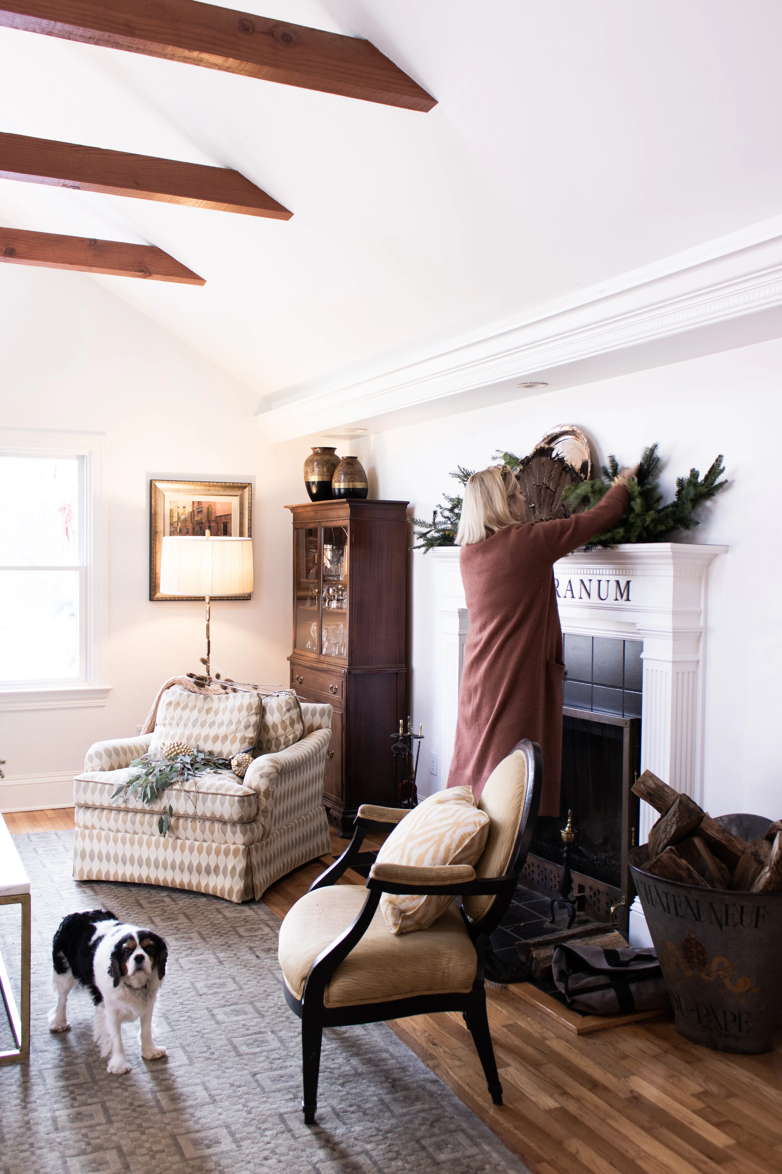 How to Decorate Your Mantel for Christmas