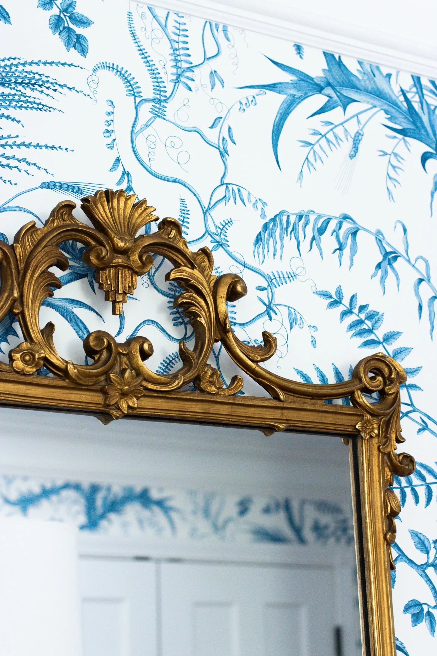 How to Select Mirrors For Your Interiors