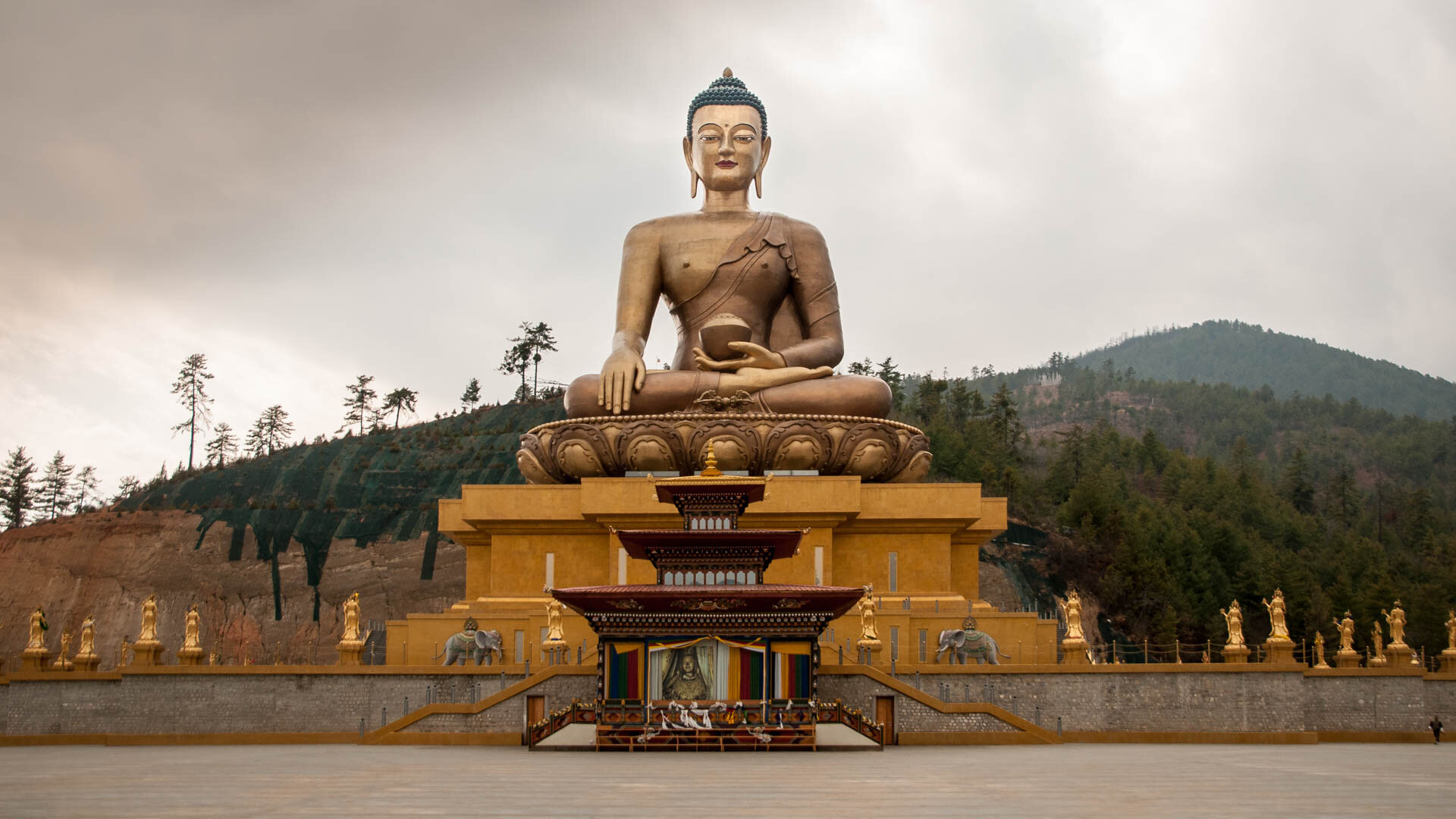 Buddha Dordenma Statue.jpg