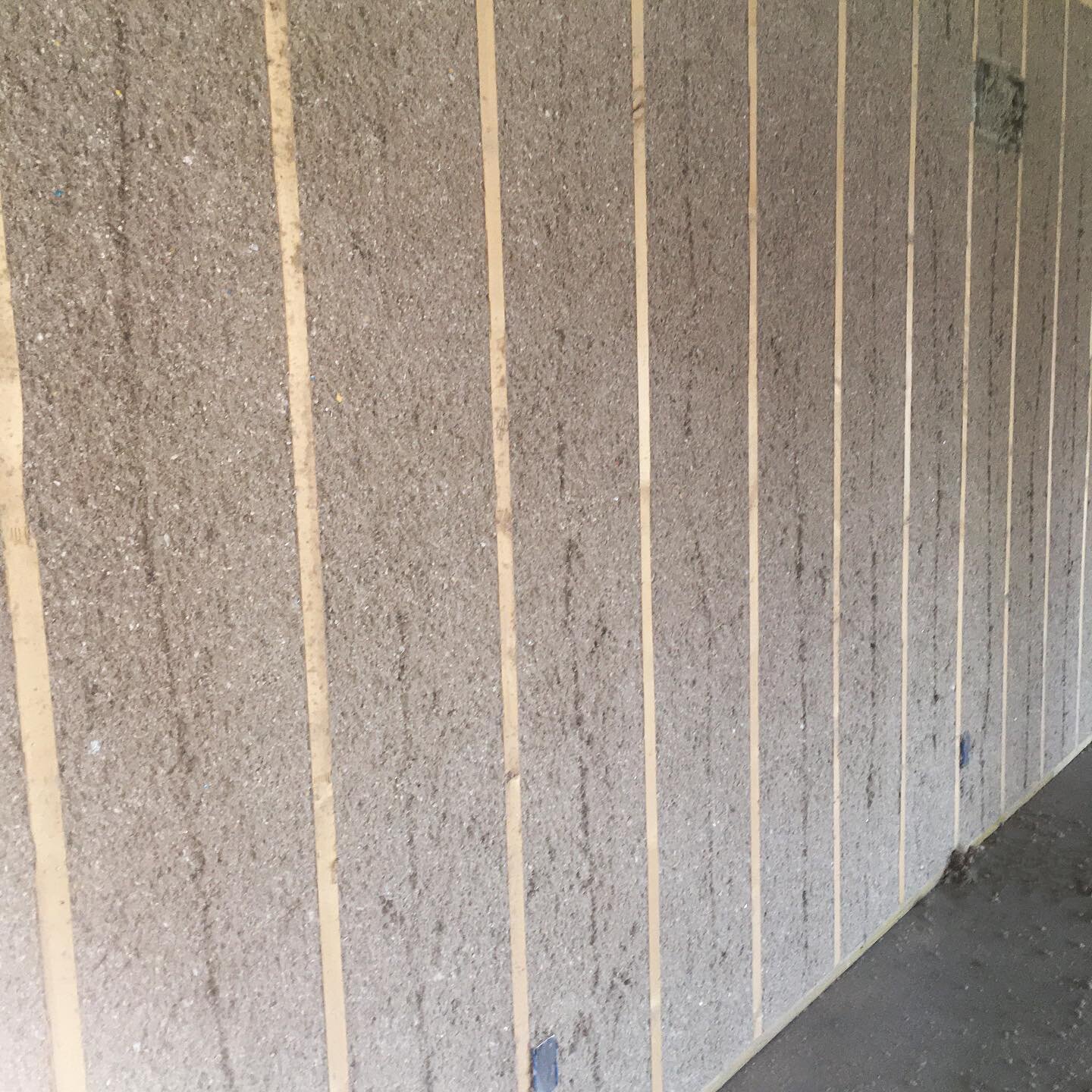 The end result of wall sprayed cellulose always looks👌🏼
With a great air seal, good r-value, and environmentally friendly cellulose - this make for a solid insulation choice. The most important thing being to give adequate time to dry in the cavity