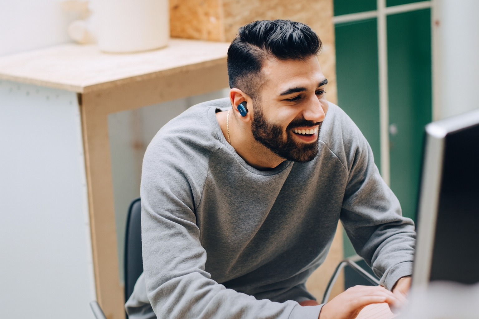 Logitech's Guide to Hybrid Meetings (eBook)