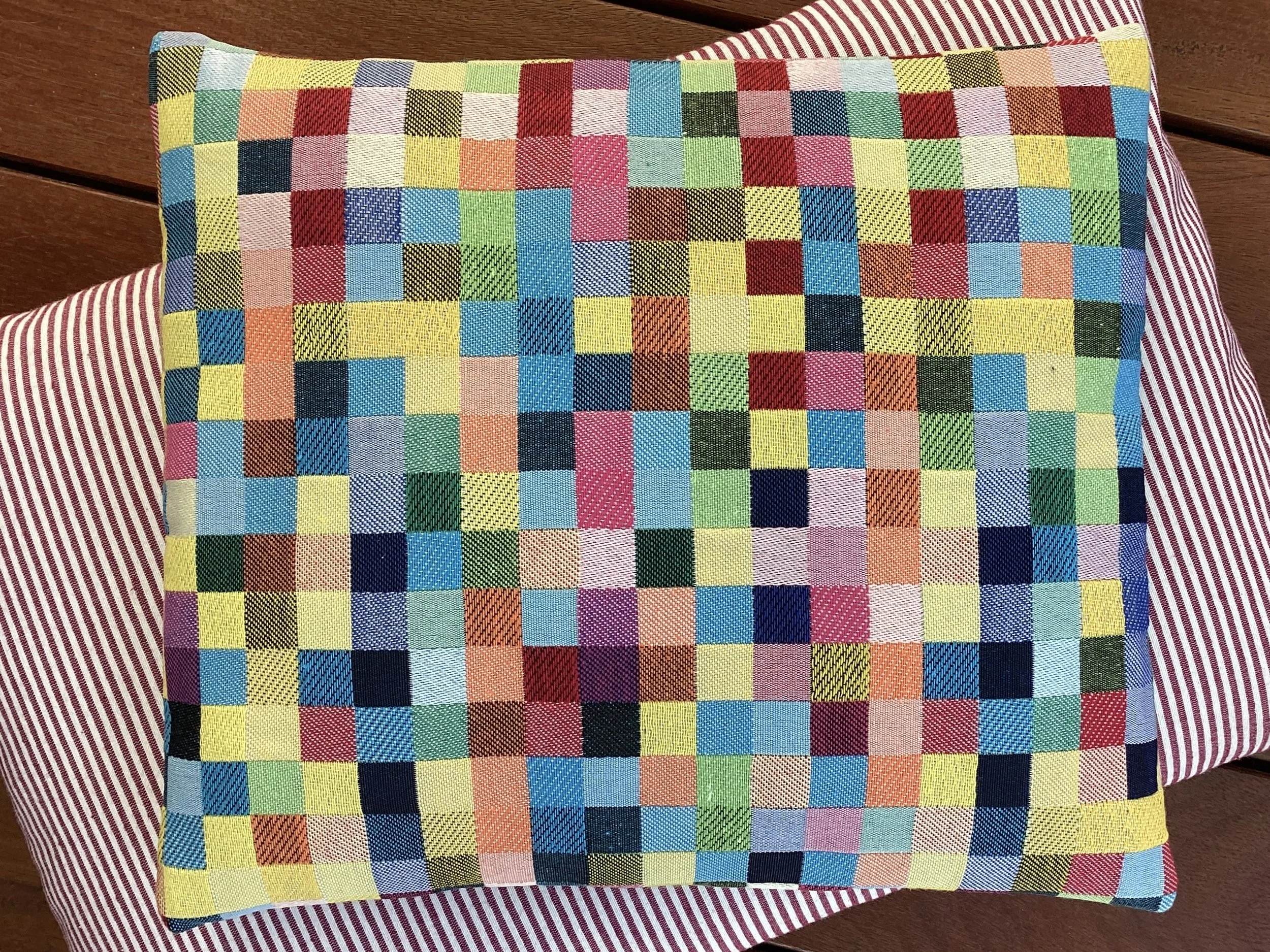 Reisekissen "Würfel Multicolor" – 30 x 25 cm