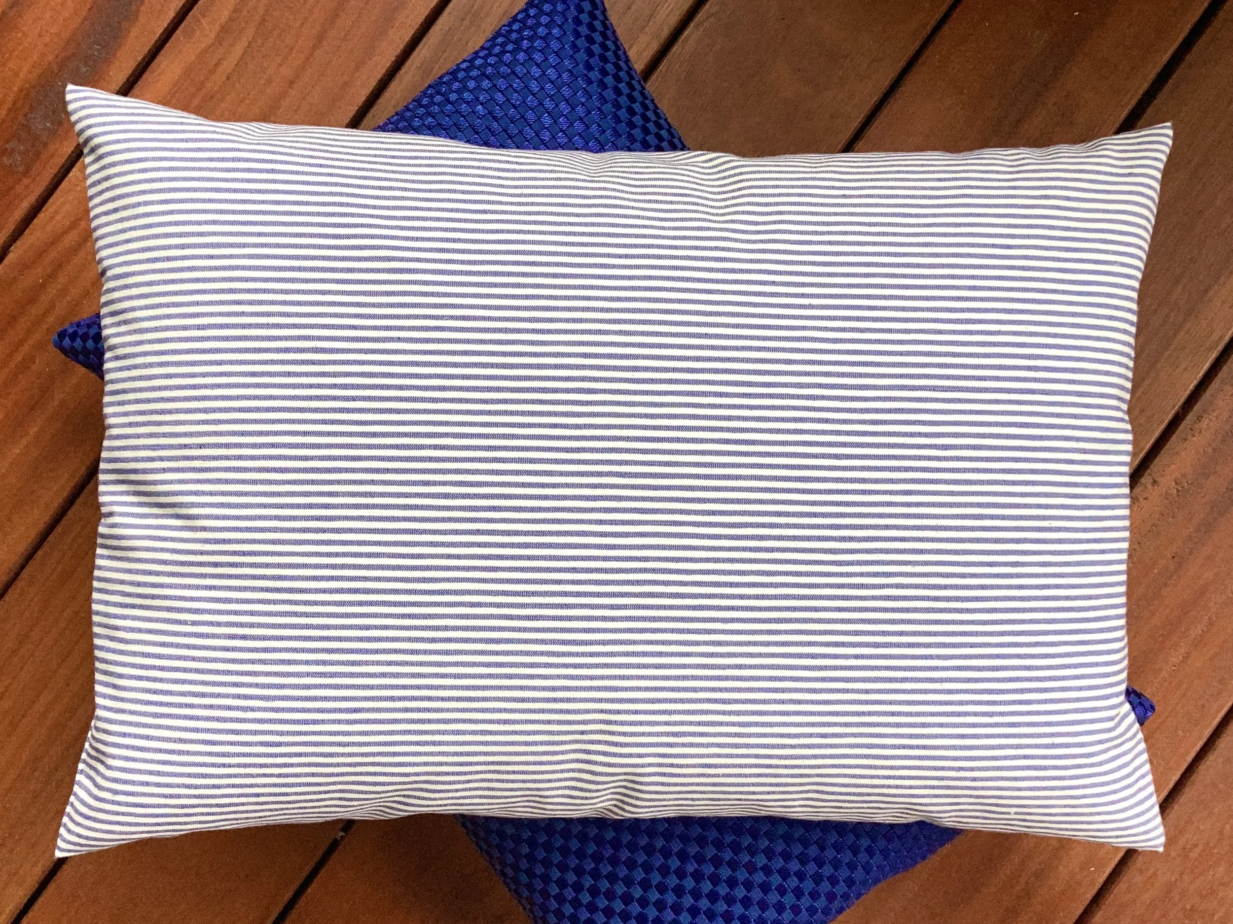 Sofakissen „Nadelstreifen Blau/Off White“