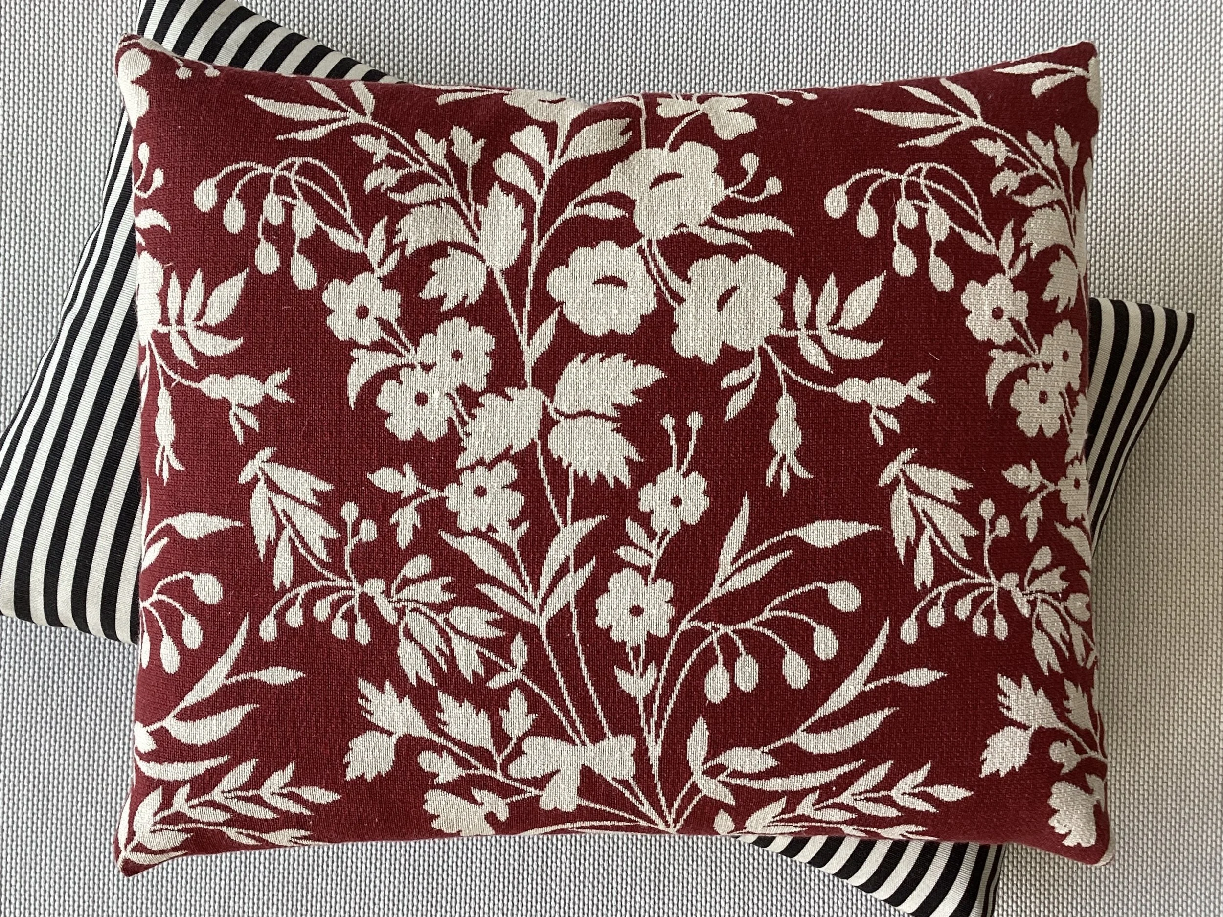 Reisekissen "Bouquet Bordeaux" 30 x 25 cm