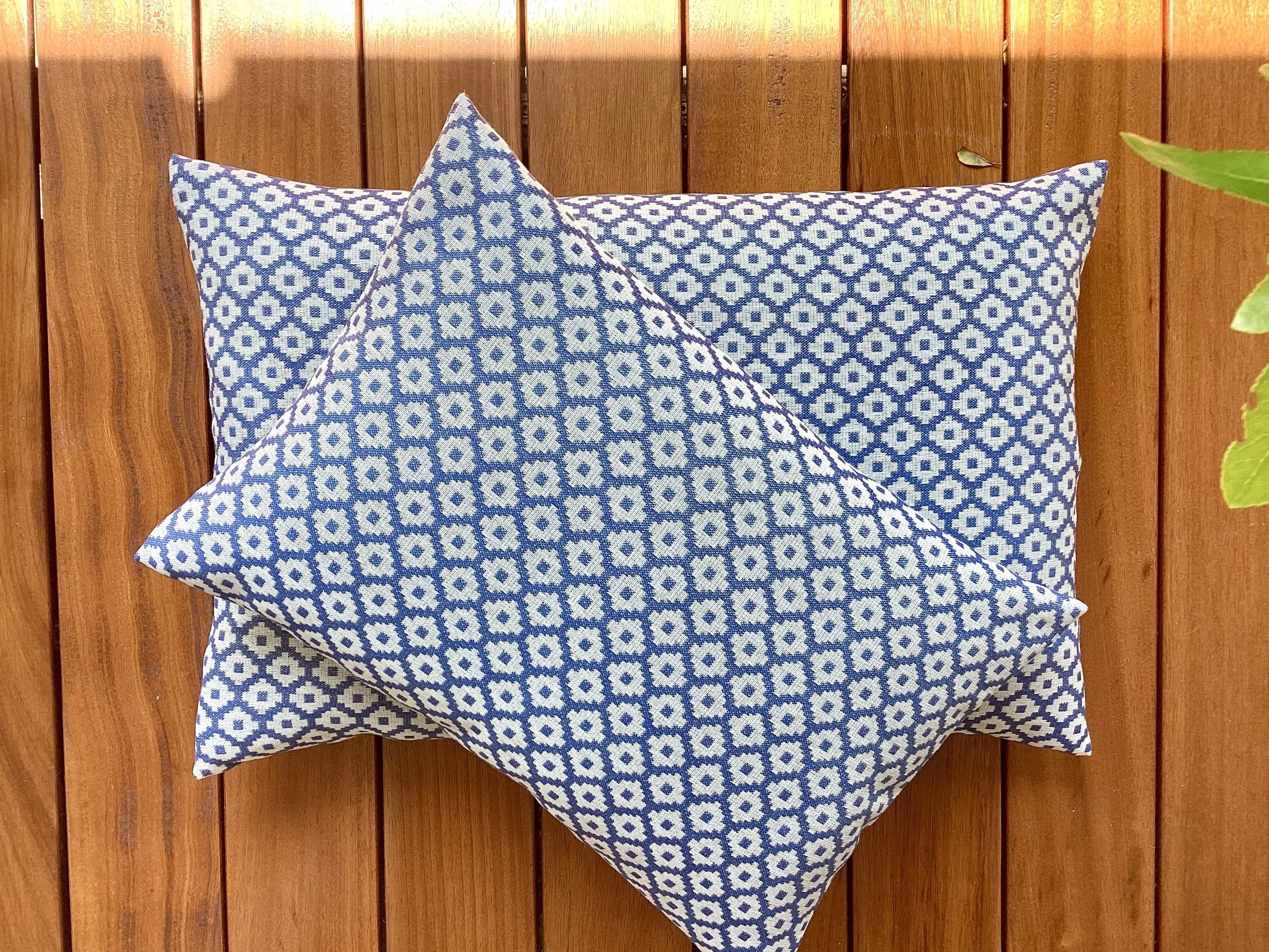 Ikat Blau/Wollwei.