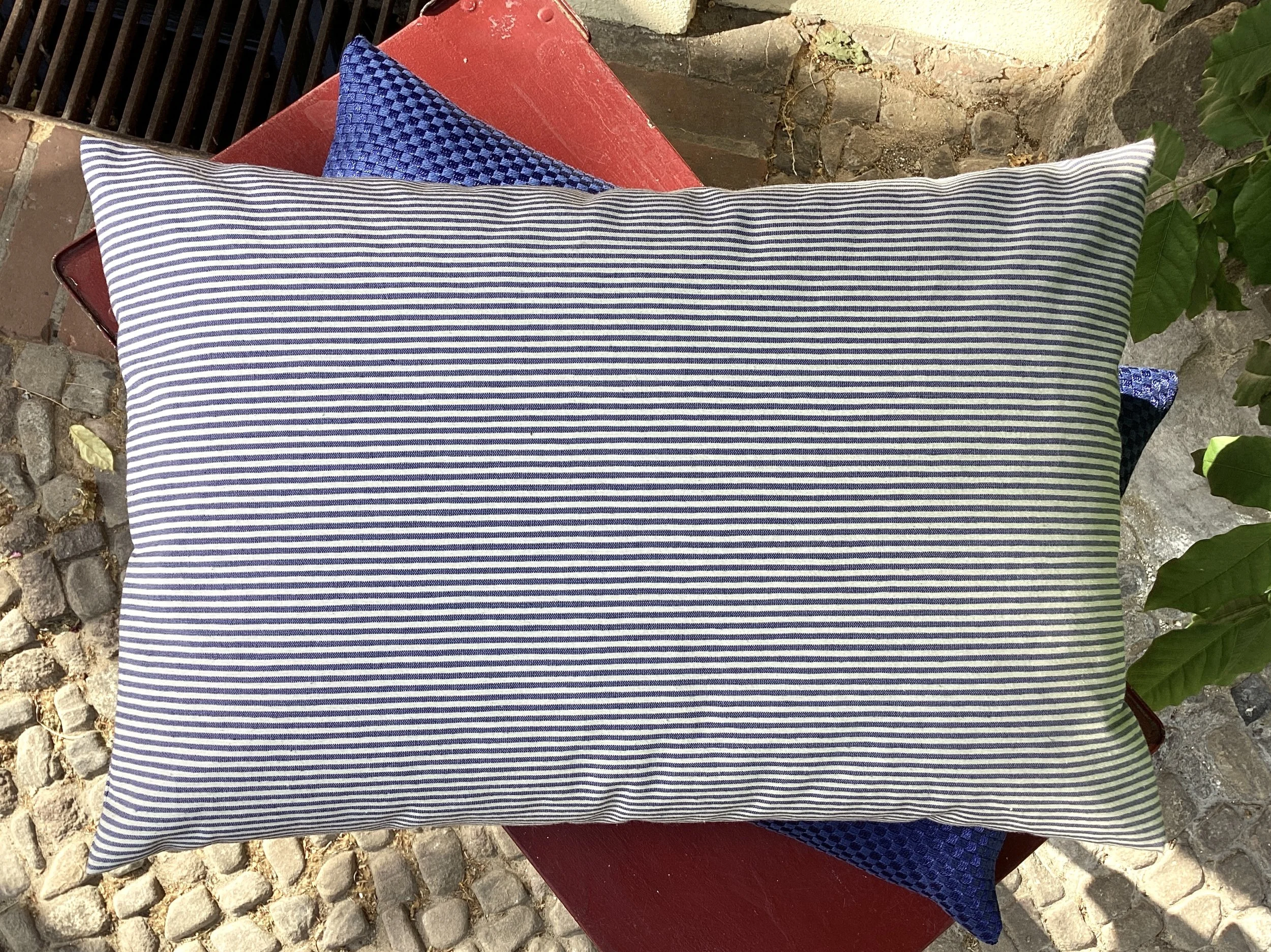 Sofakissen „Nadelstreifen Blau/Off White“