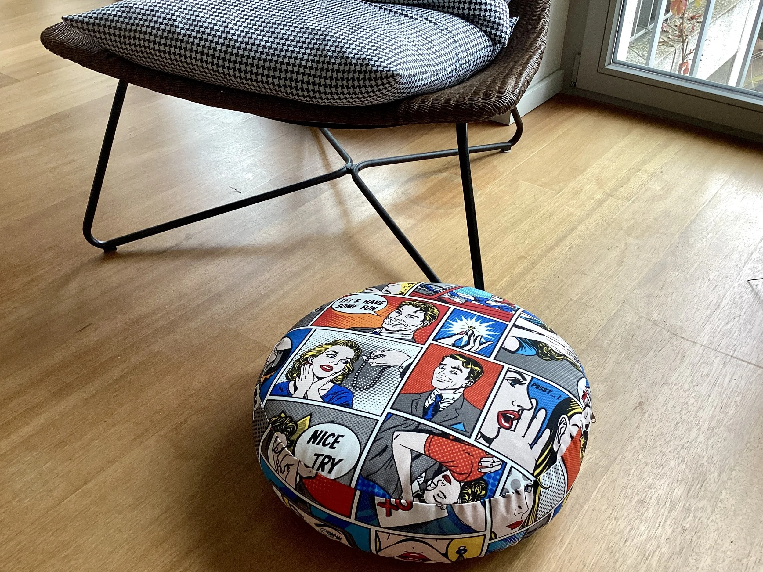 Großes Bodenkissen Rund/Steg „Pop Art“