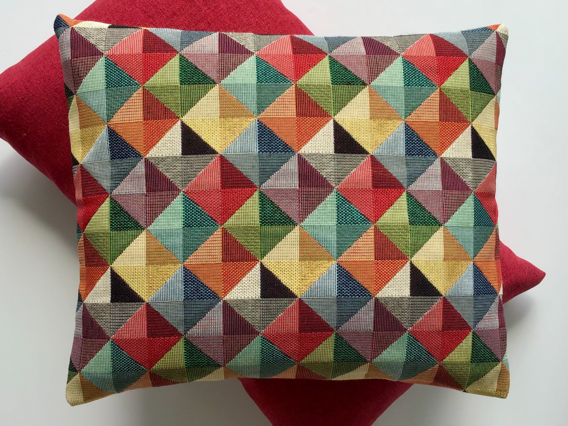 Reisekissen "Bauhaus Dreieck" – 30 x 25 cm