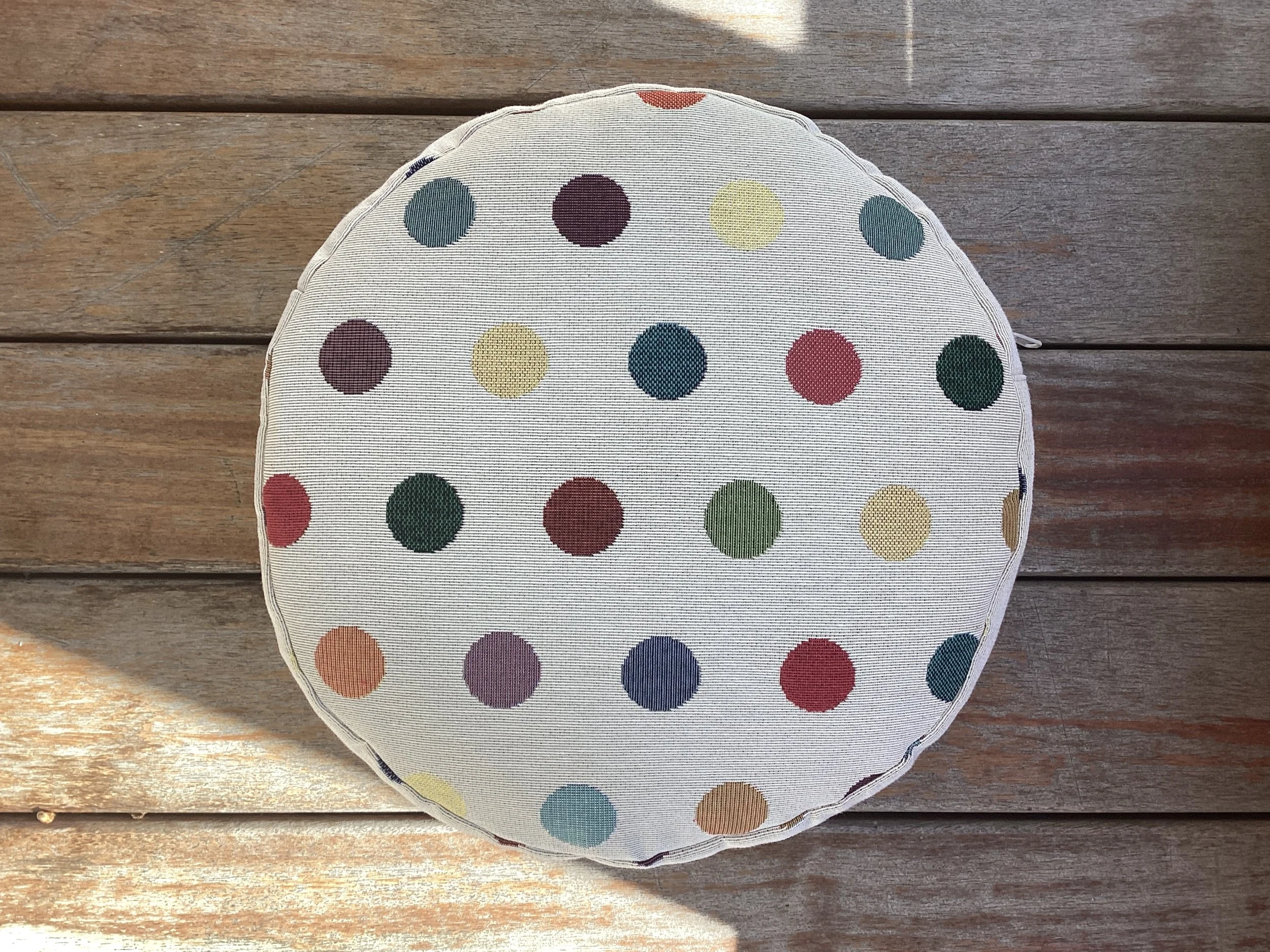 Stuhlkissen/Kuschelkissen Rund/Steg Gobelin „Dots“