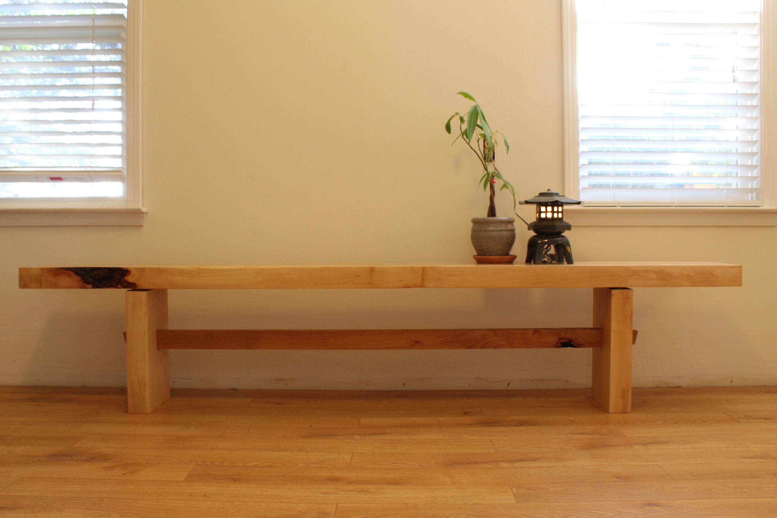 maple bar BUKU bench