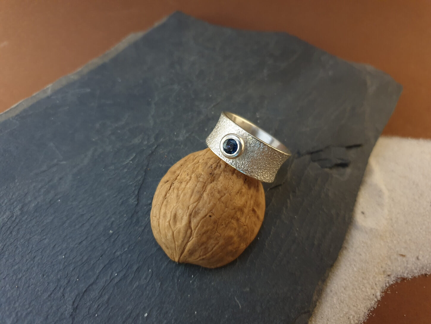 Konkav, Silber 925, Saphir blau - € 185,-
