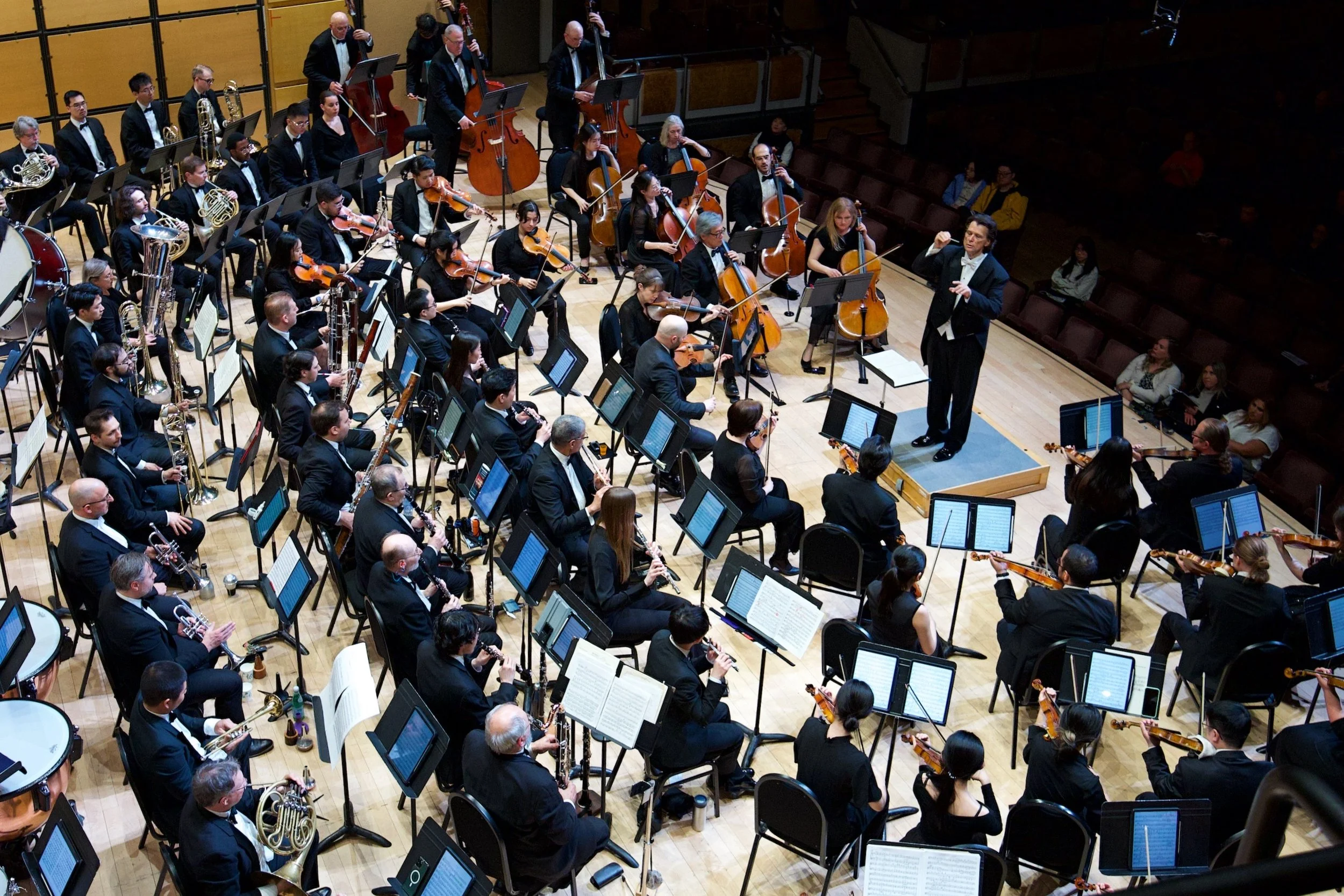 KSO' S IMAGES AT AN EXHIBITION