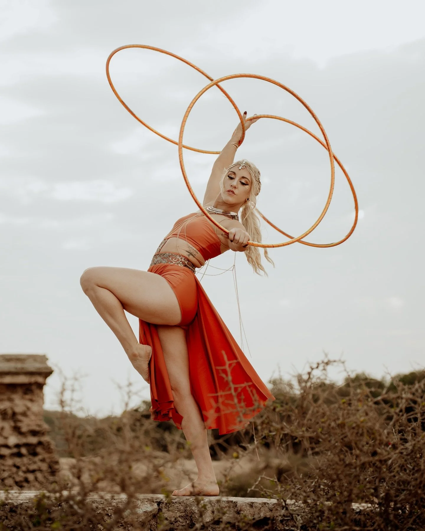 Feeling so free✨ Already missing the magic of Morocco and the way this trip made me breathe a little deeper. 

Thank you to @luise.nicks for these incredible shots and @maetriarchyevents for the amazing experience! #morocco #hoopersofig #hoopdance