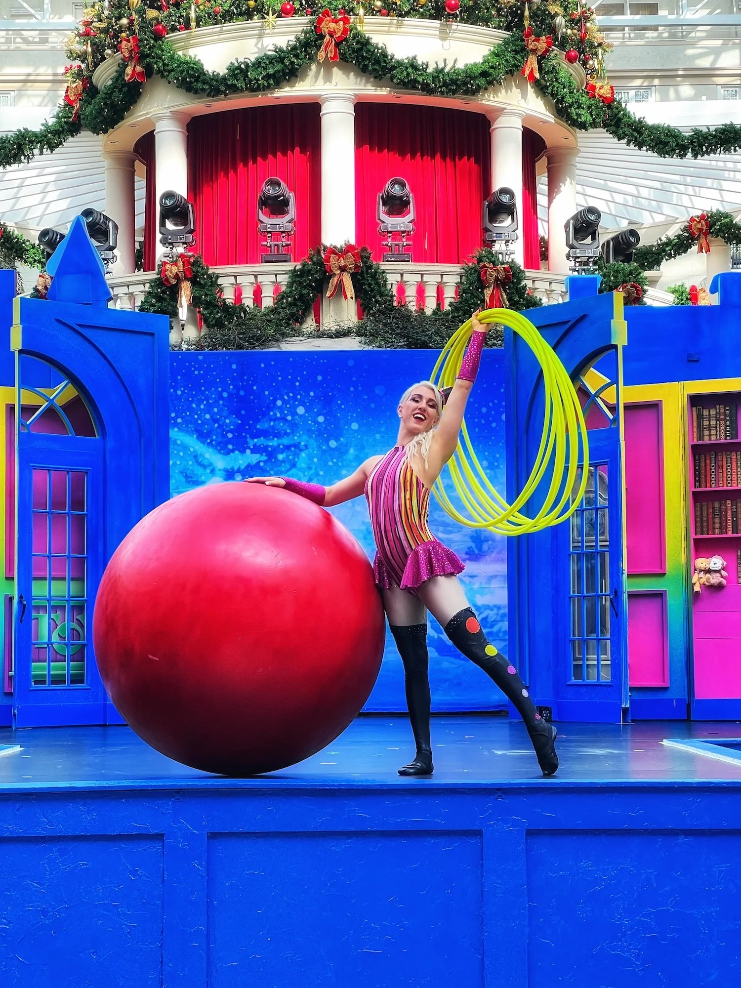 Cirque the Spirit of Christmas – Gaylord Palms
Featured aerial and circus performer in the holiday production at Gaylord Palms Resort in Orlando, Florida.